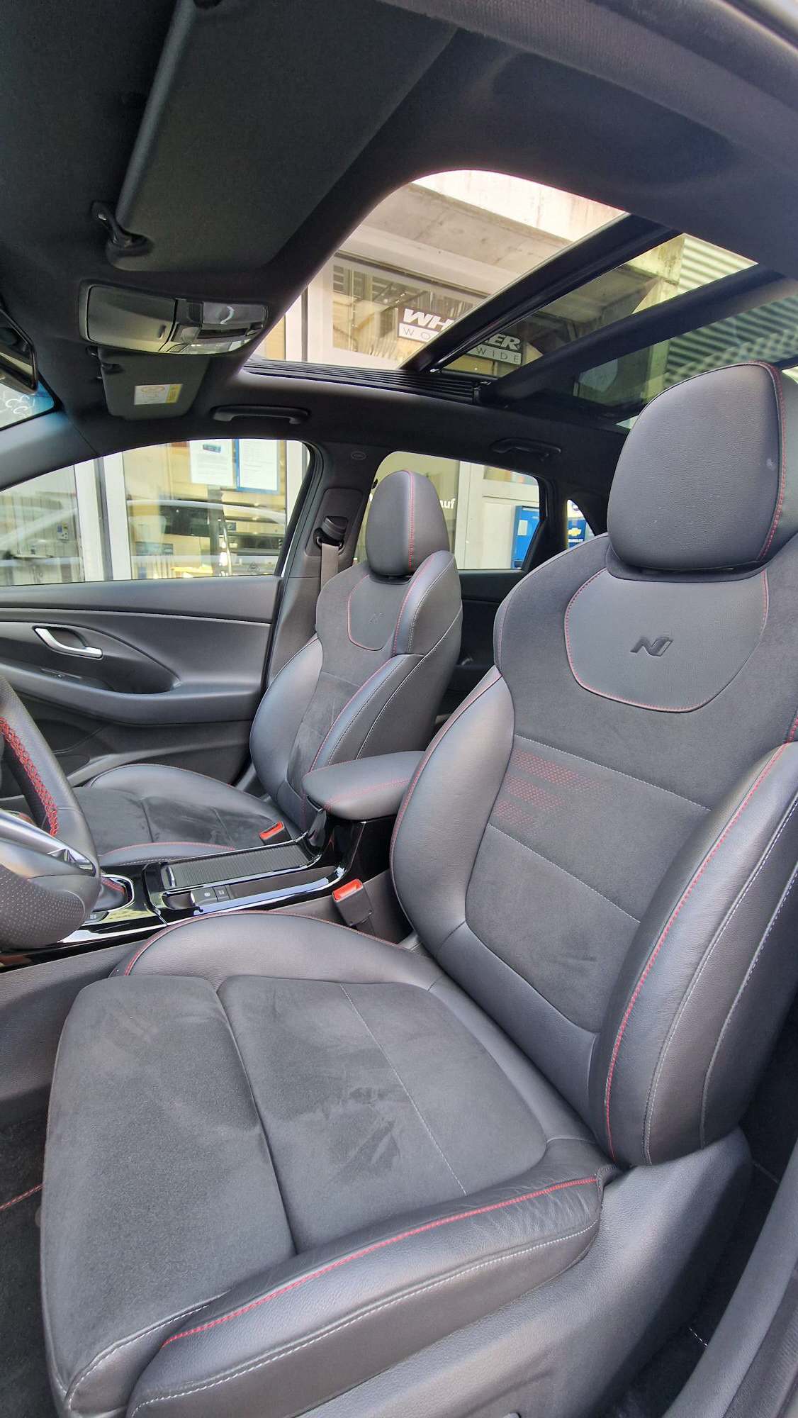 HYUNDAI i30 1.5 T-GDi N-Line-image-10