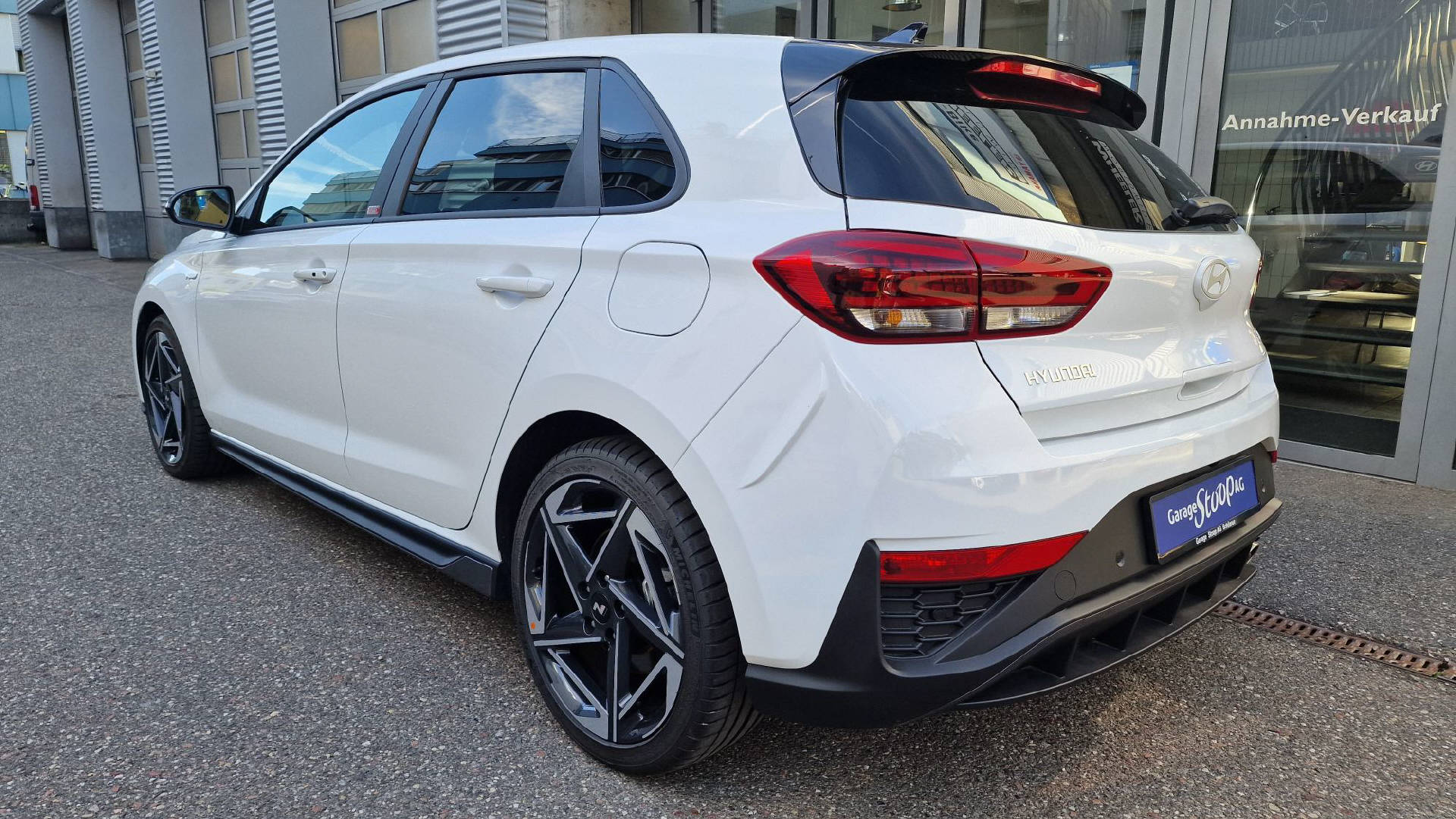 HYUNDAI i30 1.5 T-GDi N-Line-image-2