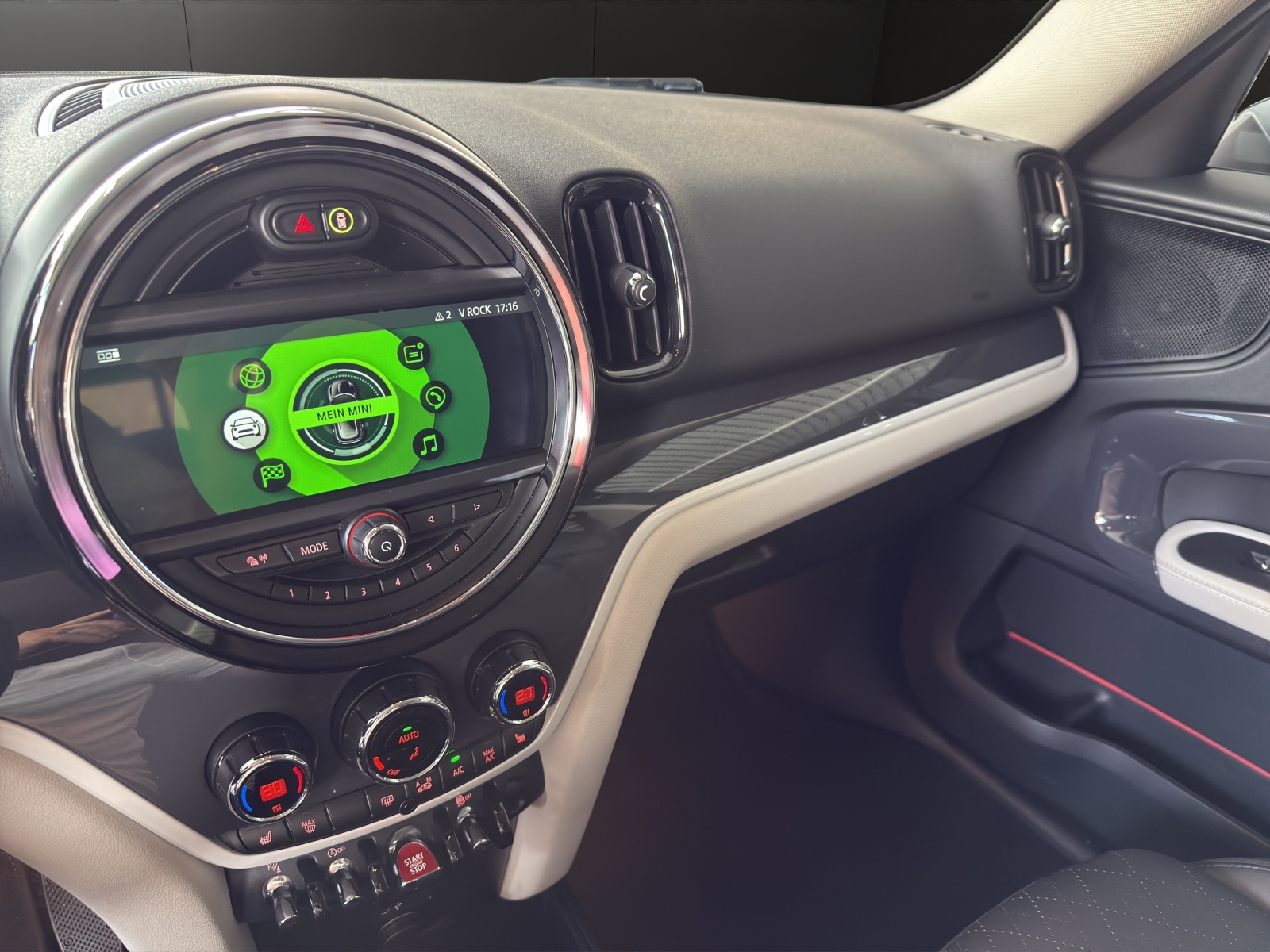 MINI Countryman Cooper S FWD Steptronic DKG-image-12