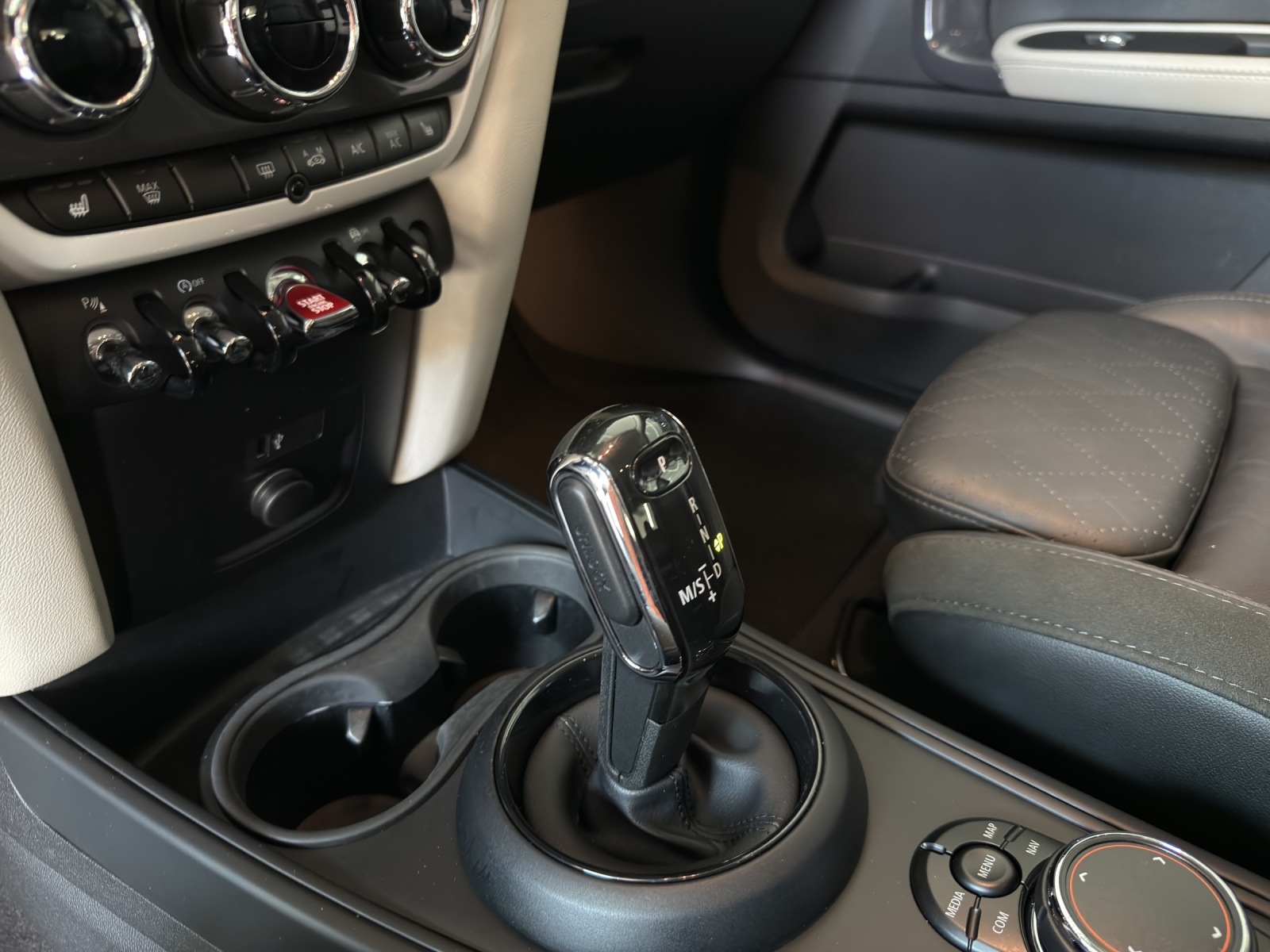 MINI Countryman Cooper S FWD Steptronic DKG-image-17