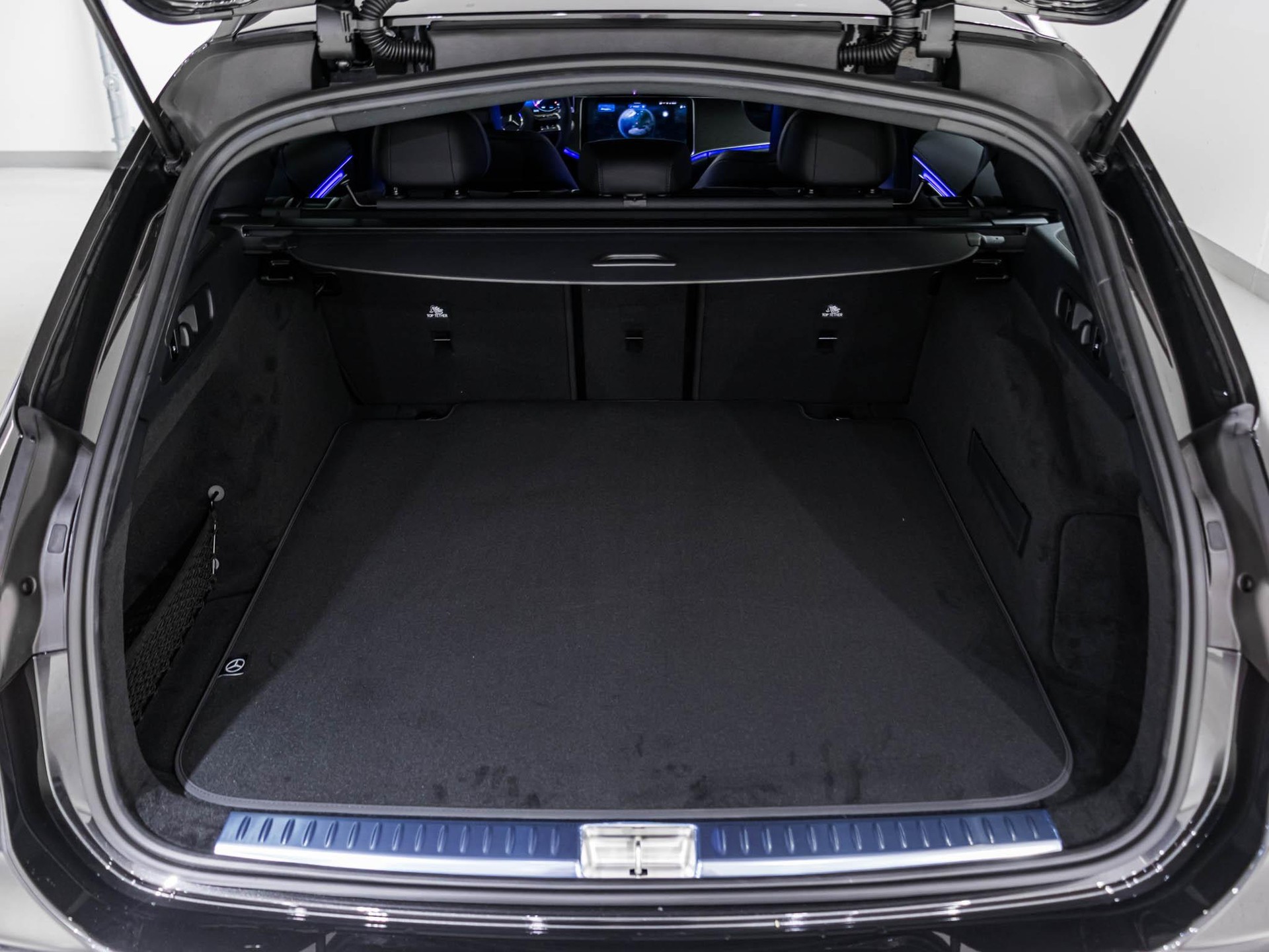 MERCEDES-BENZ E 220 d 4MATIC T-Modell-image-11