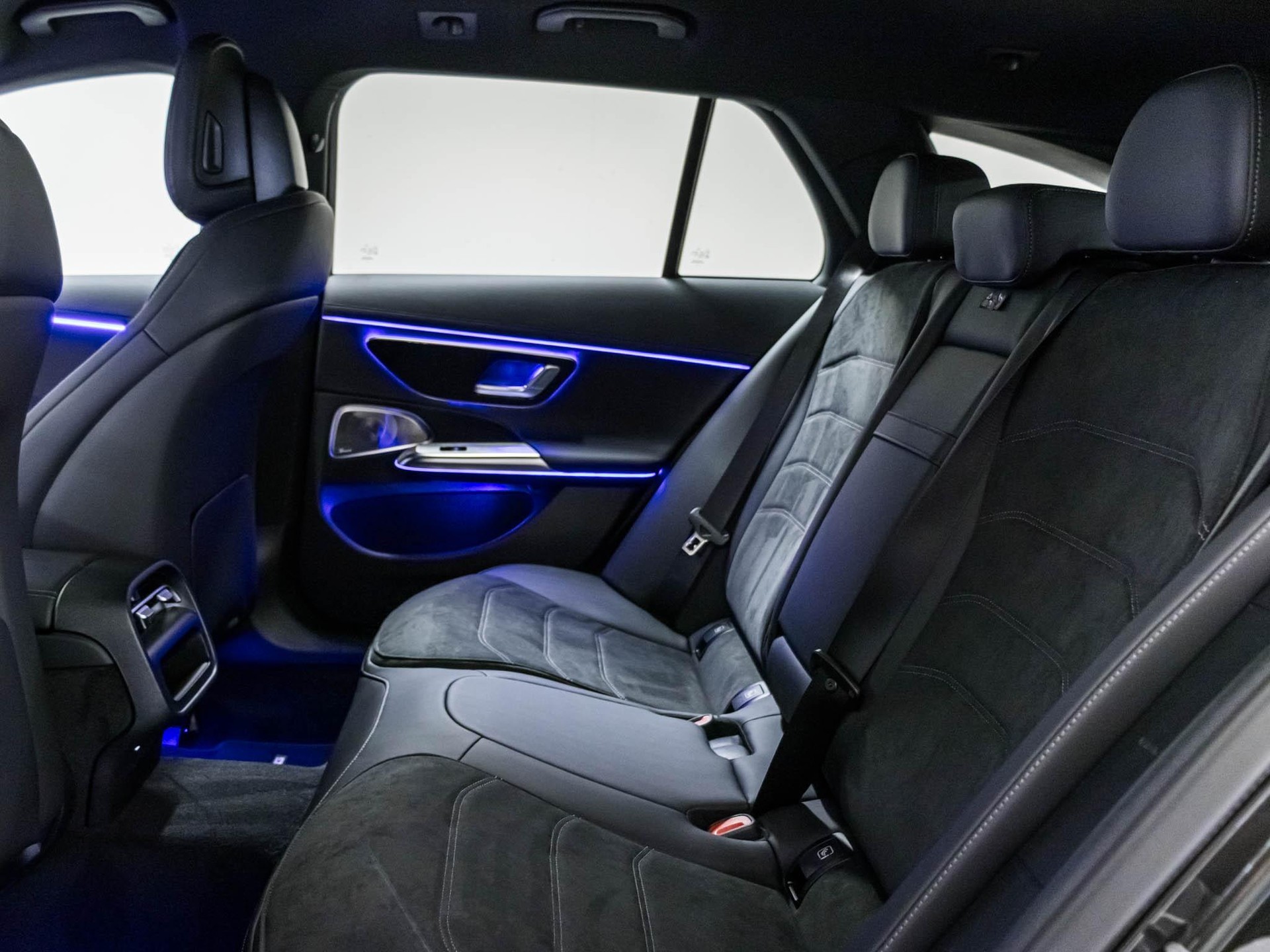 MERCEDES-BENZ E 220 d 4MATIC T-Modell-image-7