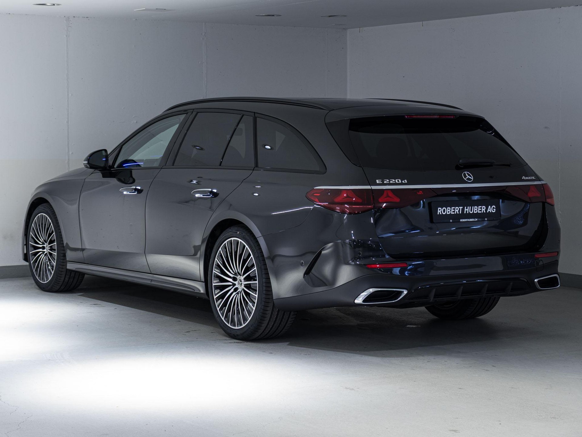 MERCEDES-BENZ E 220 d 4MATIC T-Modell-image-3