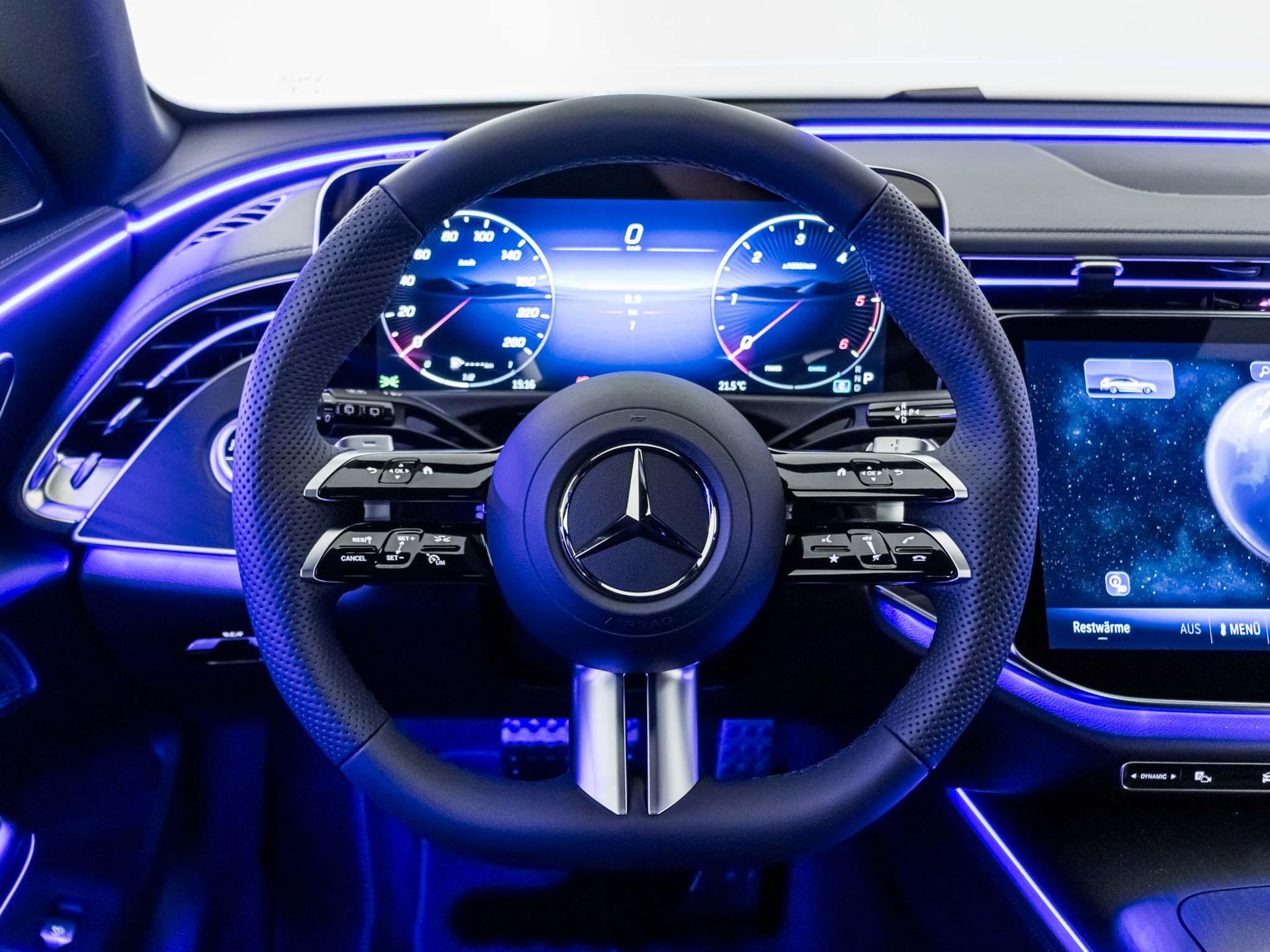 MERCEDES-BENZ E 220 d 4MATIC T-Modell-image-9
