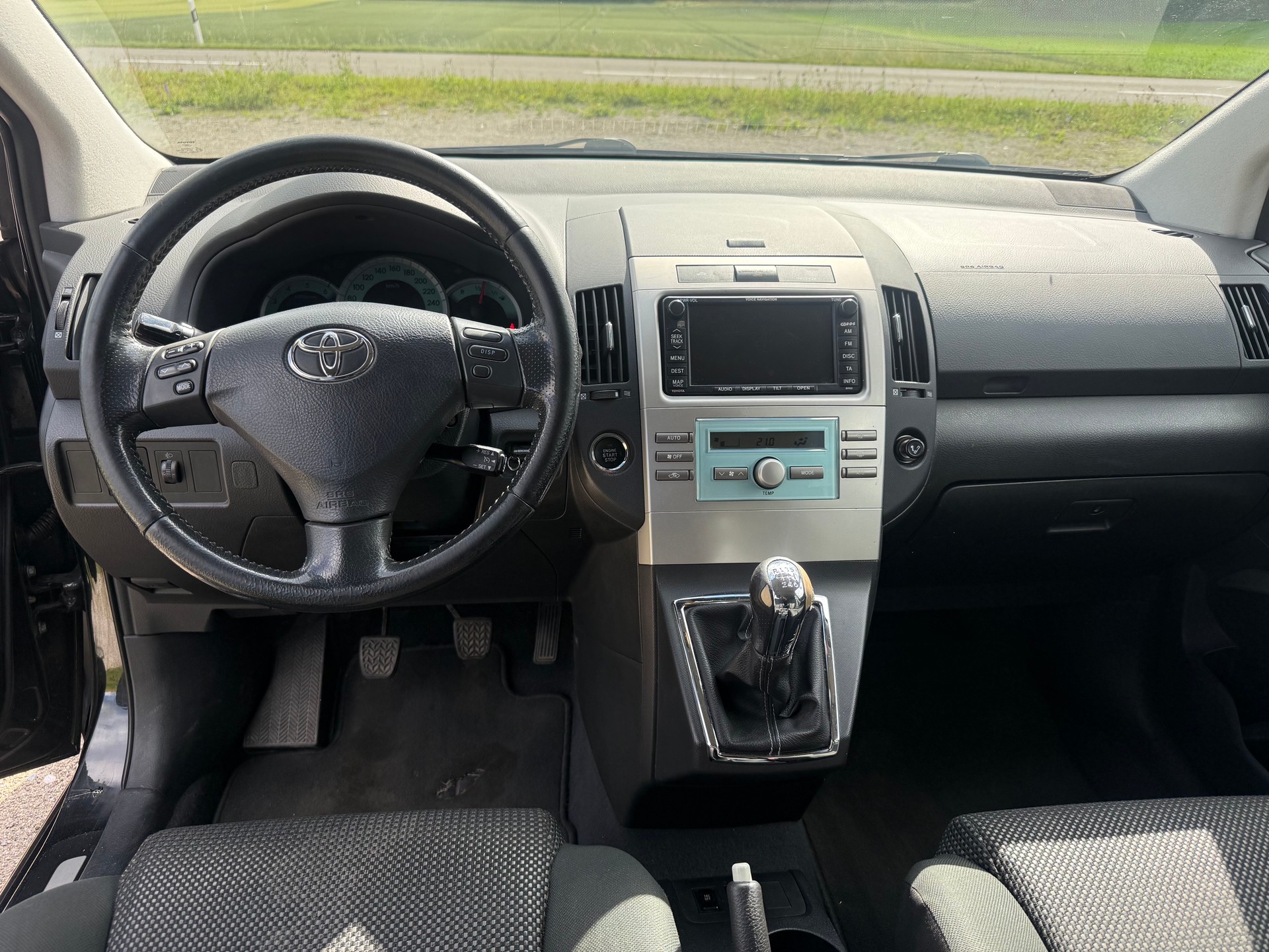 TOYOTA Corolla Verso 2.2 D-4D CleanP. Linea Sol Prem.-image-10