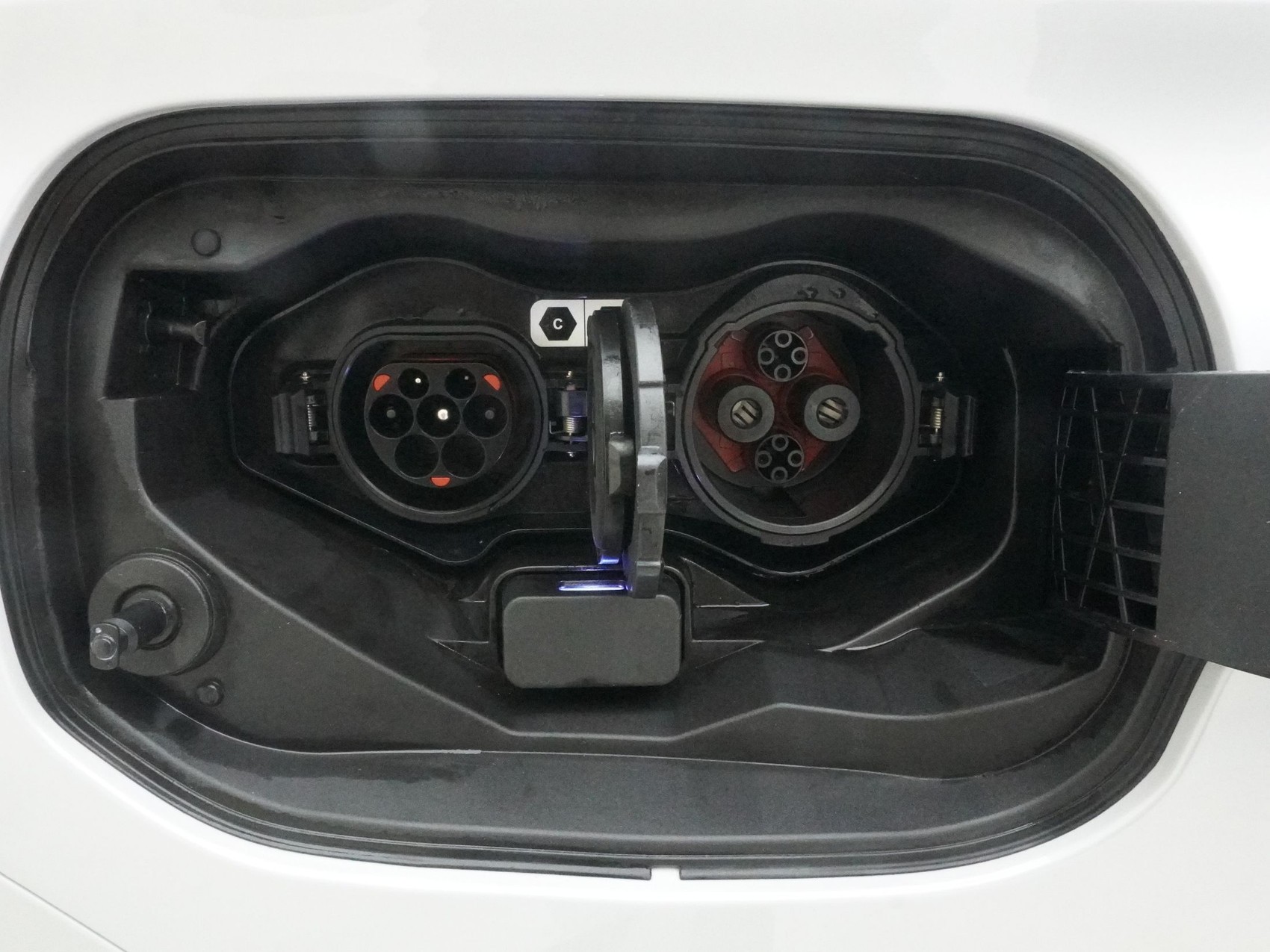 MITSUBISHI Outlander 2.4 PHEV Invite 4x4-image-25