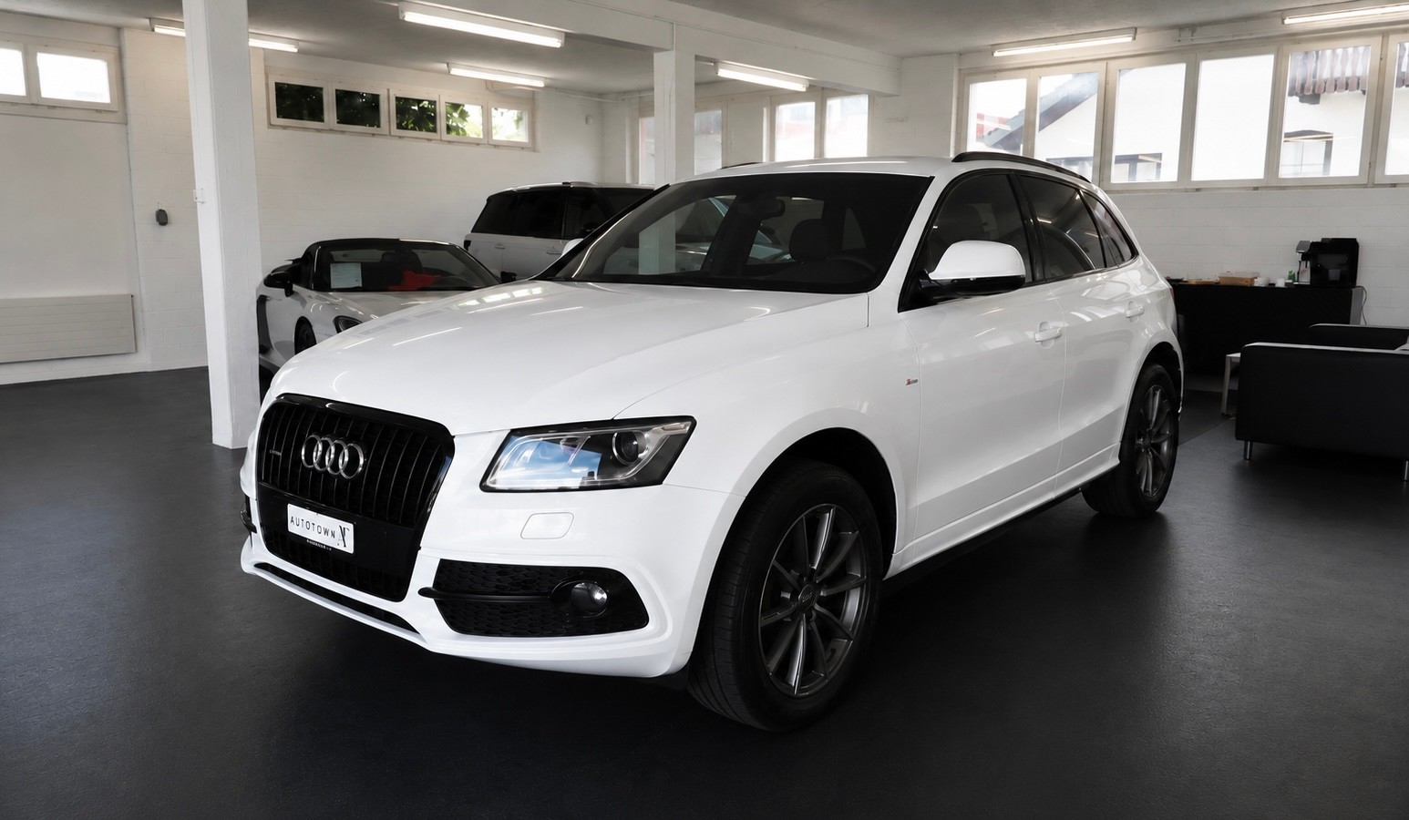 AUDI Q5 2.0 TDI quattro S-tronic-image-0