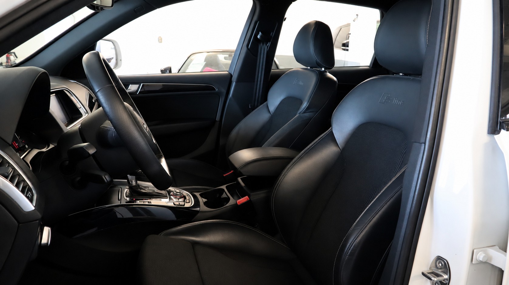 AUDI Q5 2.0 TDI quattro S-tronic-image-3