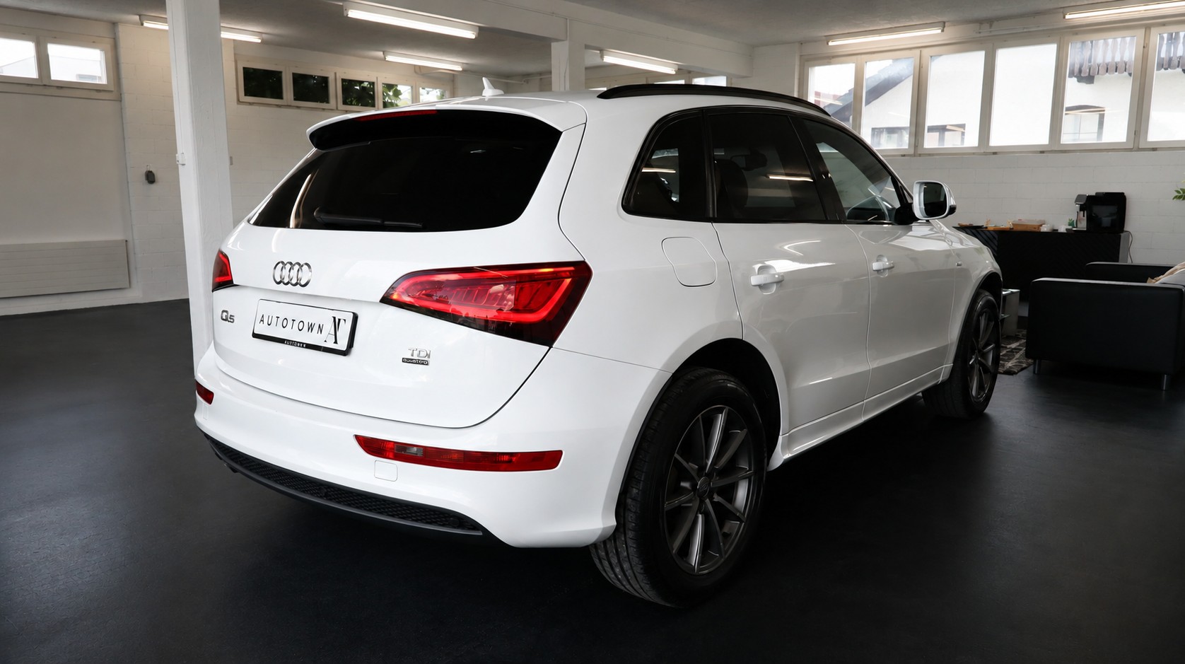 AUDI Q5 2.0 TDI quattro S-tronic-image-1