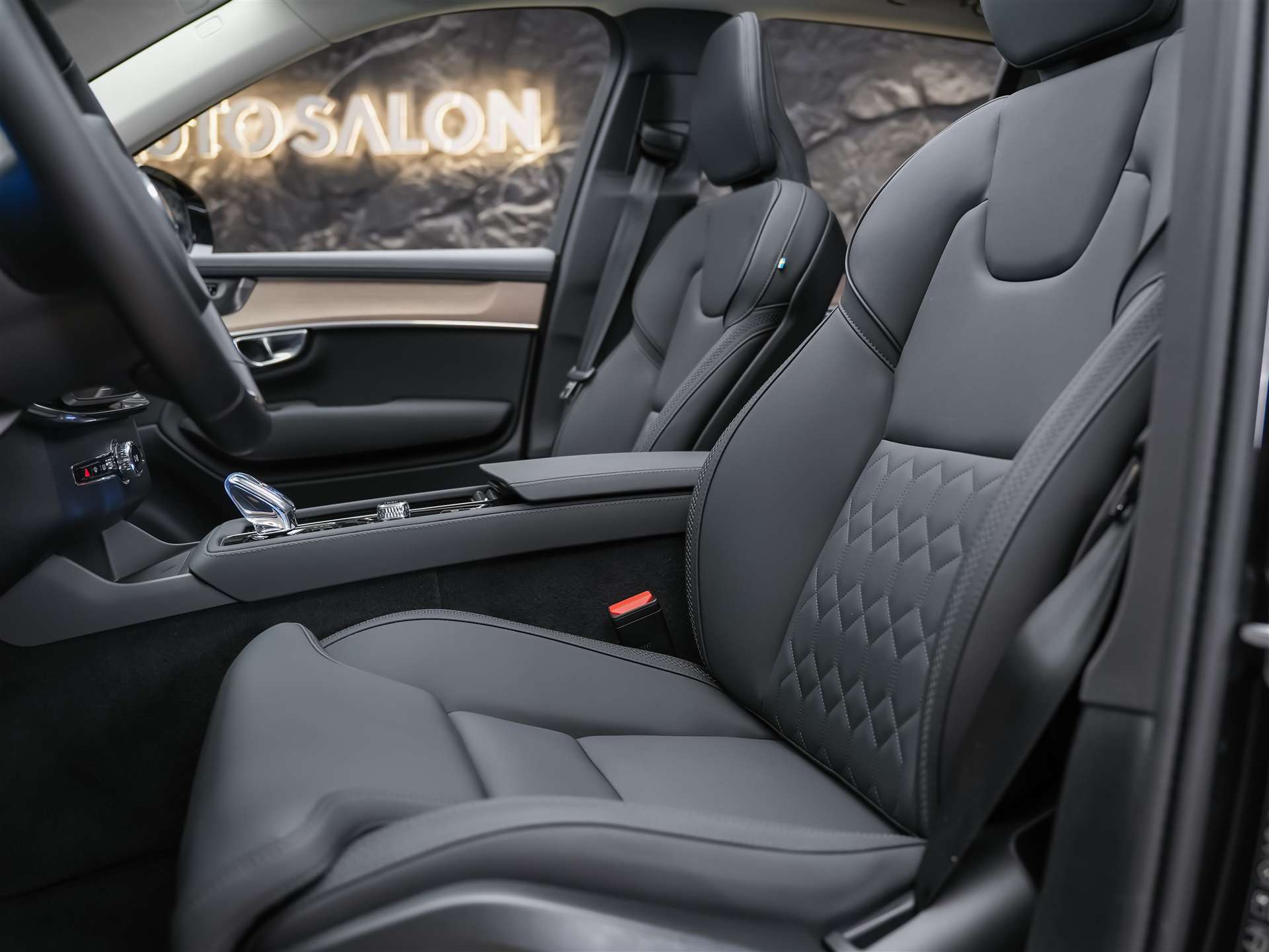 VOLVO XC90 2.0 B5 Plus Bright AWD *Facelift*7 Sitze*Panorama*-image-9