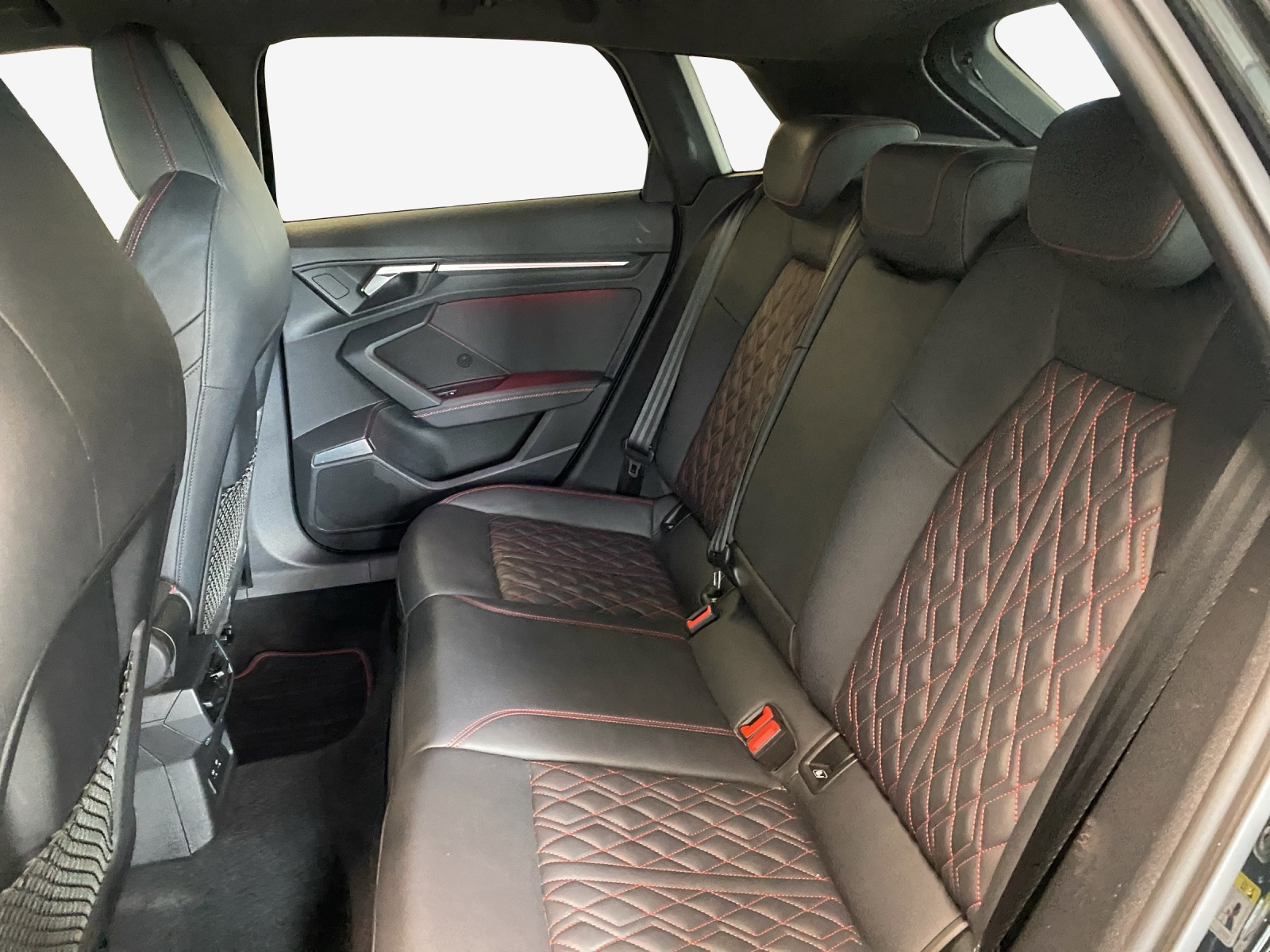 AUDI S3 Sportback 2.0 TFSI quattro S-tronic-image-11