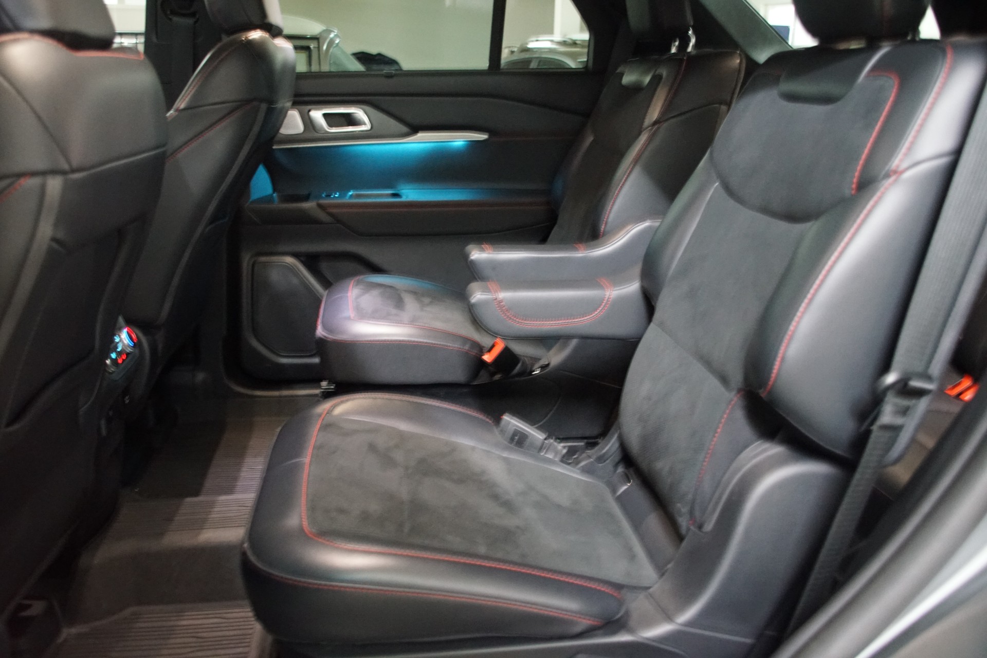 FORD Explorer 3.0 ST 407 PS Benzin 6 Pl.-image-9