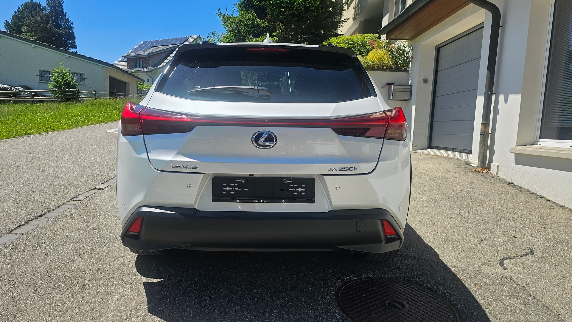LEXUS UX 250h Attraction AWD Automatic-image-5