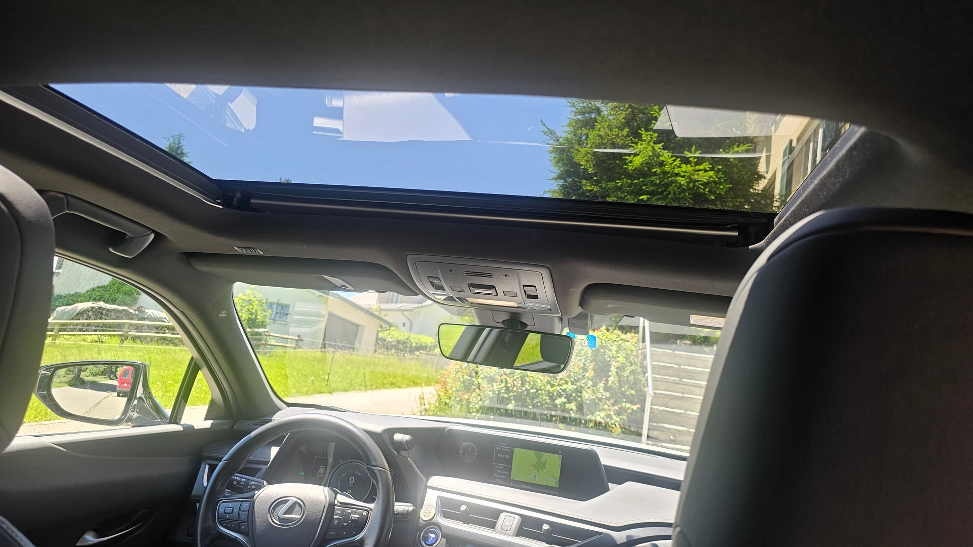 LEXUS UX 250h Attraction AWD Automatic-image-7