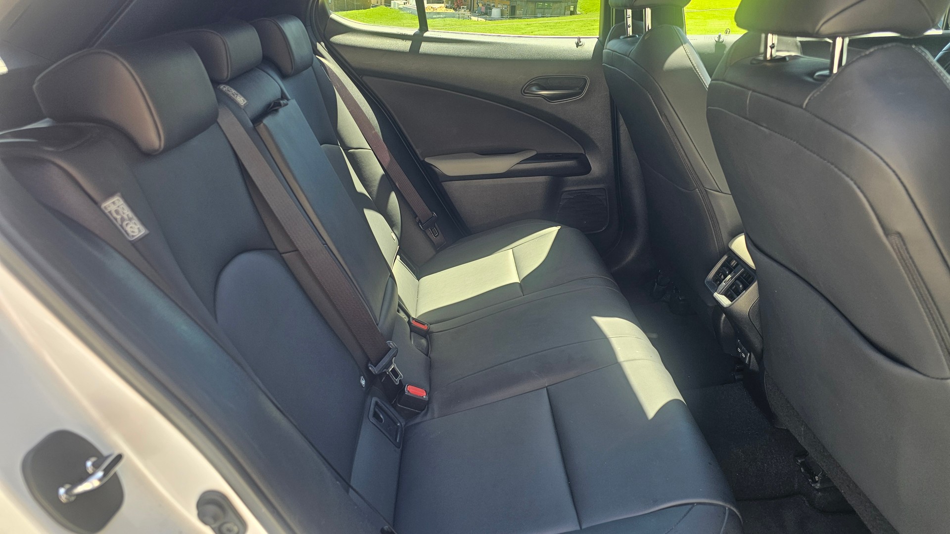 LEXUS UX 250h Attraction AWD Automatic-image-6