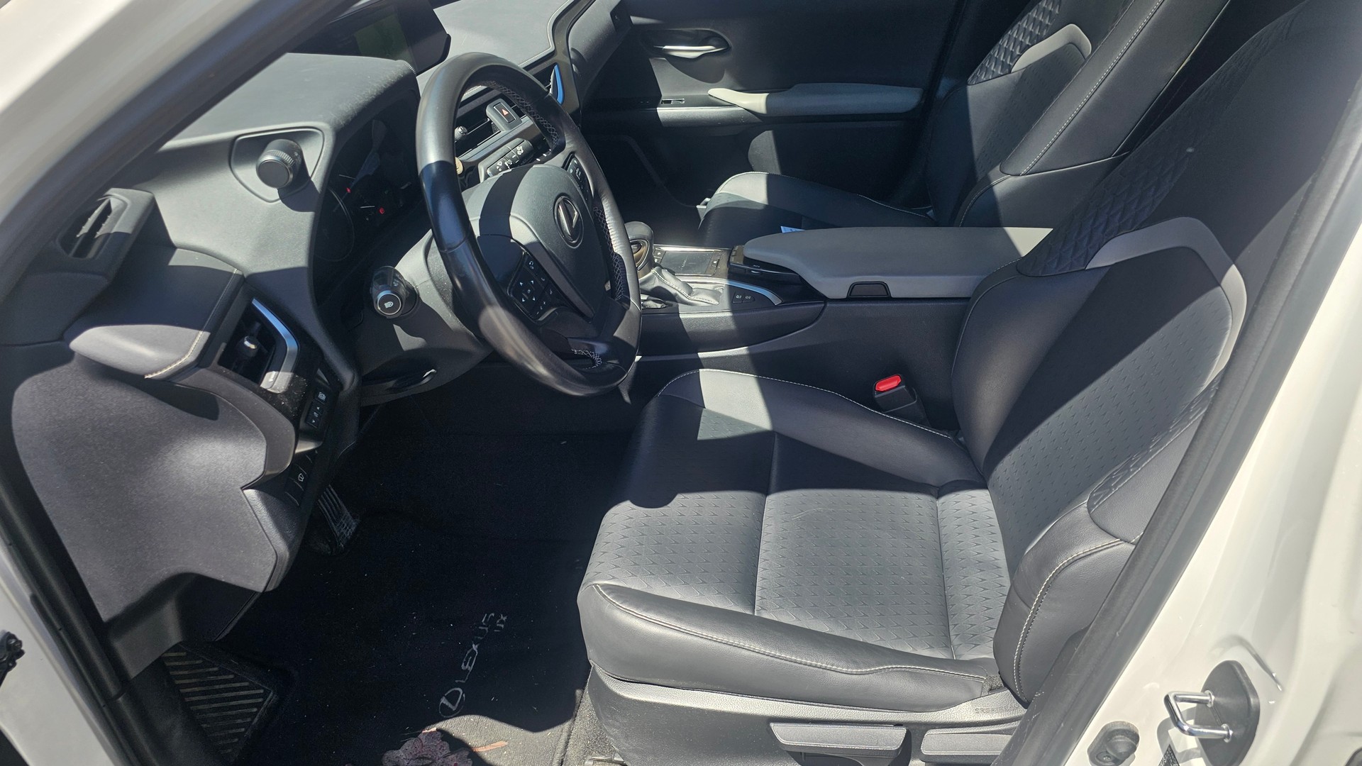 LEXUS UX 250h Attraction AWD Automatic-image-9