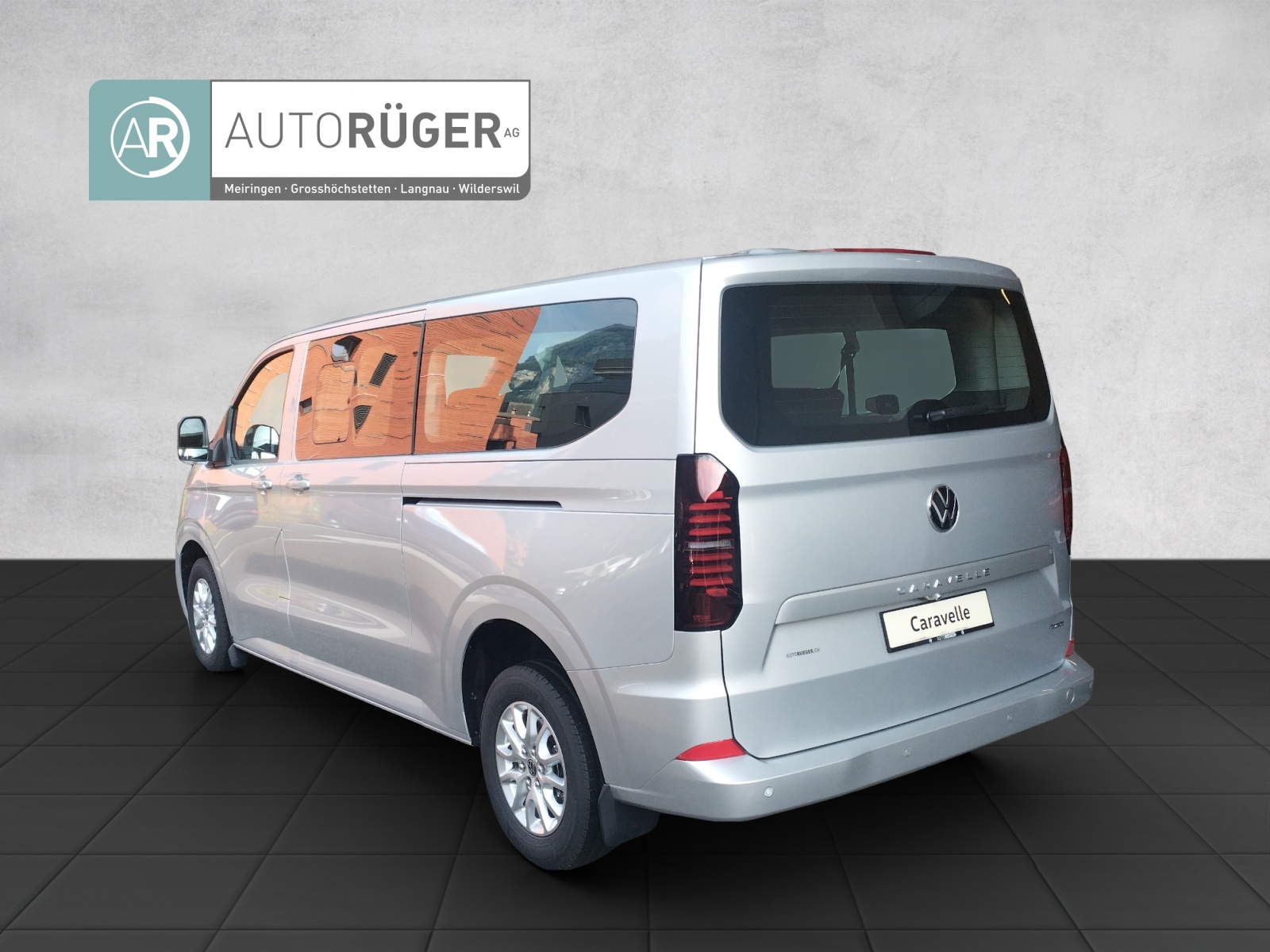 VW Caravelle 2.0 TDI LWB 4 Motion Aut 8-image-3