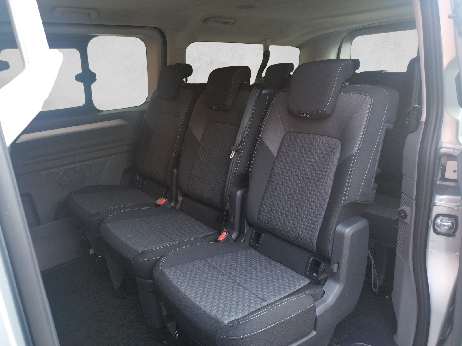 VW Caravelle 2.0 TDI LWB 4 Motion Aut 8-image-6