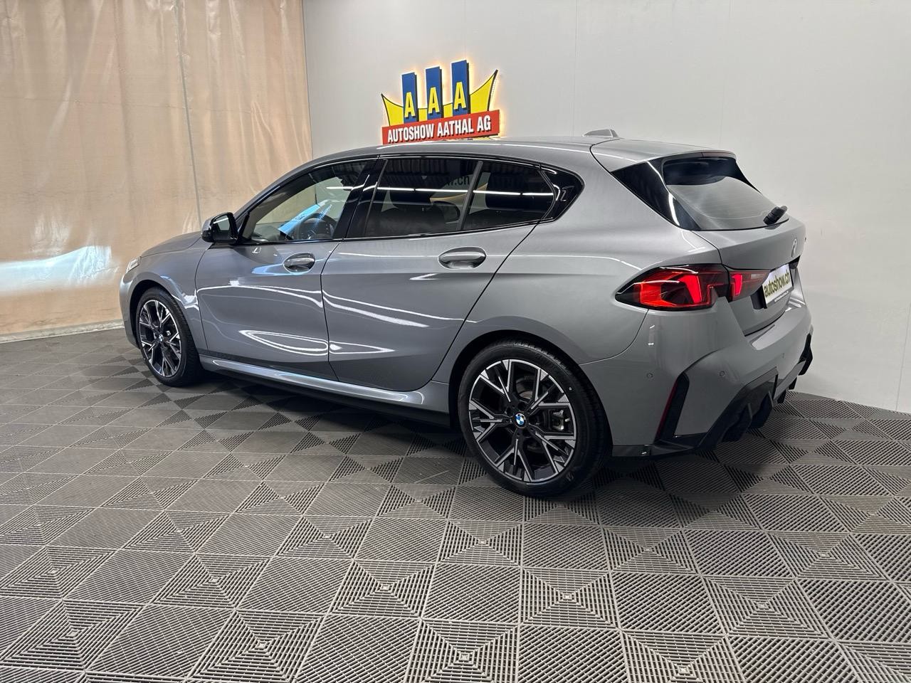 BMW 120 M Sport Steptronic-showroom-element-1