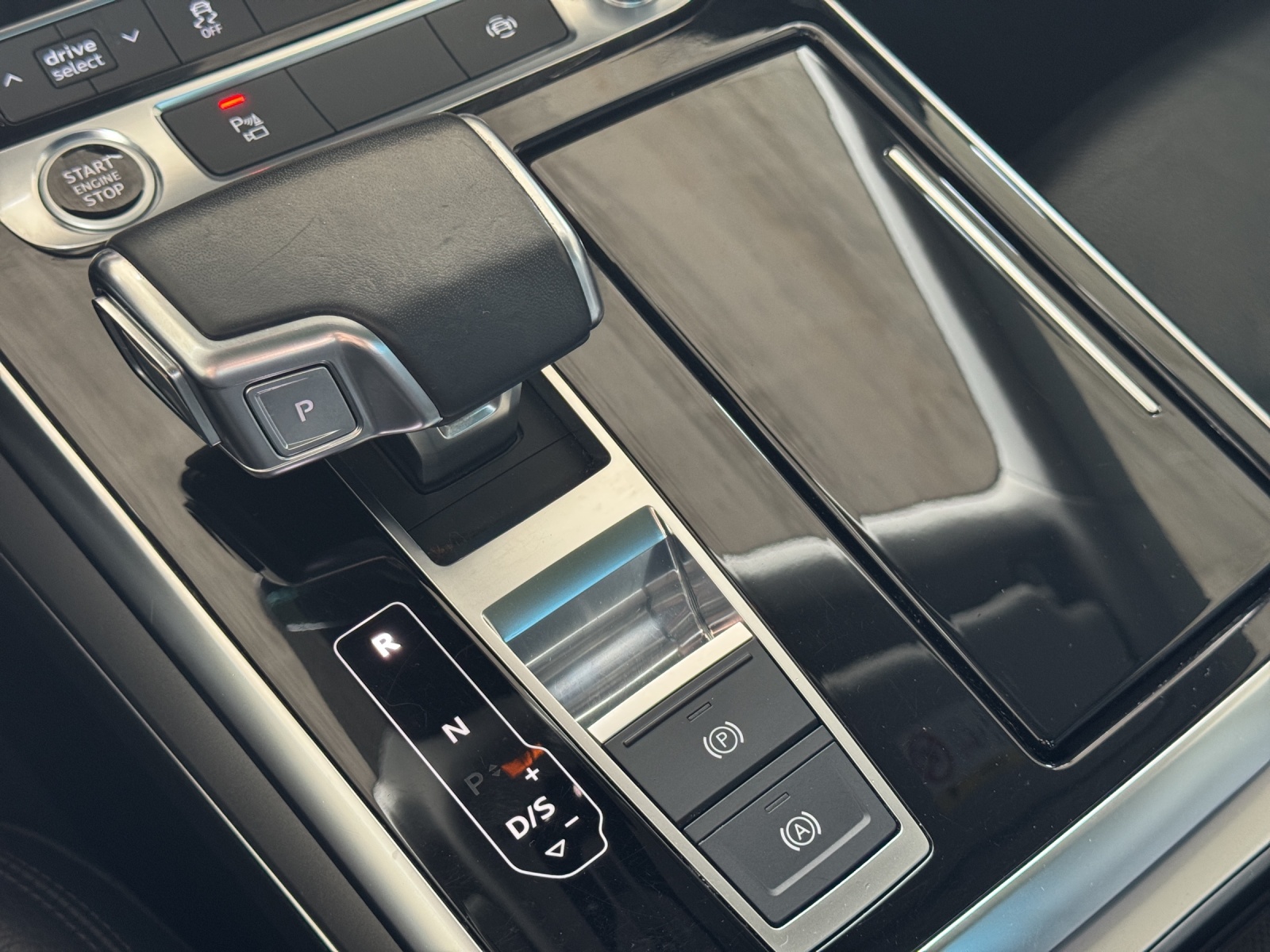 AUDI Q8 45 TDI Black Edition quattro tiptronic-image-24