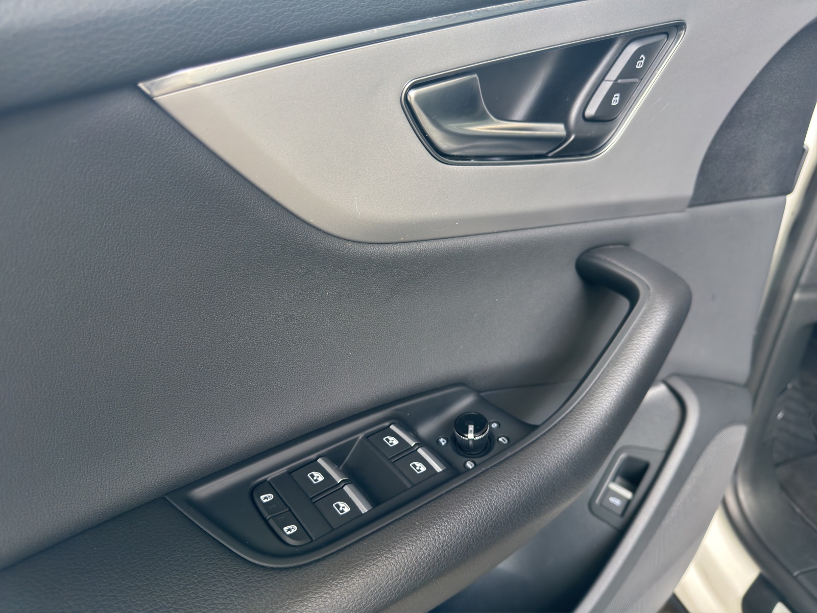 AUDI Q8 45 TDI Black Edition quattro tiptronic-image-9