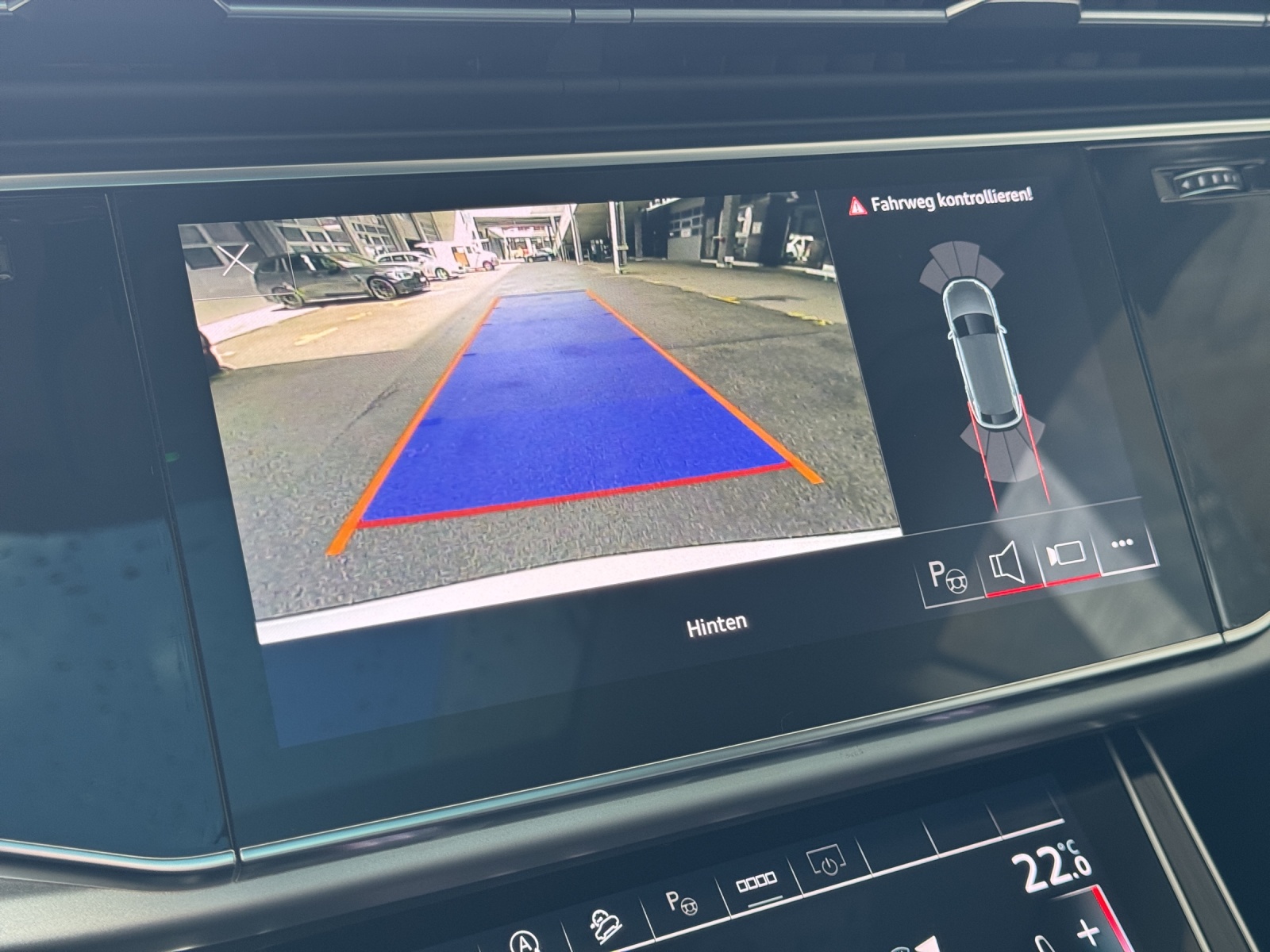 AUDI Q8 45 TDI Black Edition quattro tiptronic-image-23