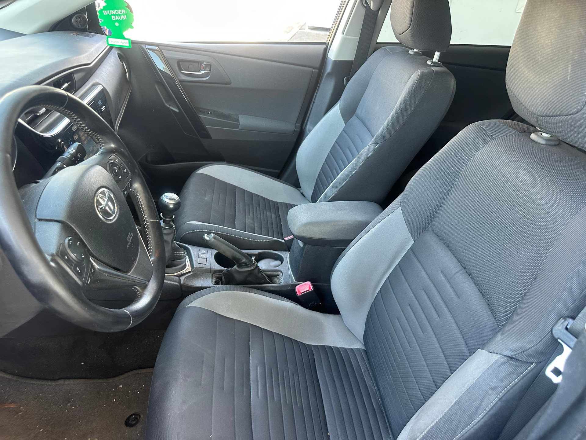 TOYOTA Auris 1.2 Turbo Luna-image-1
