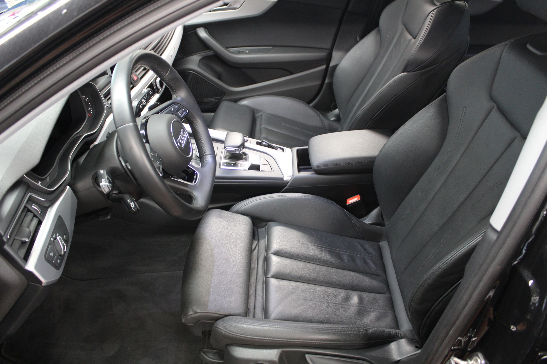 AUDI A4 Avant 2.0 TFSI Sport quattro S-tronic-image-9