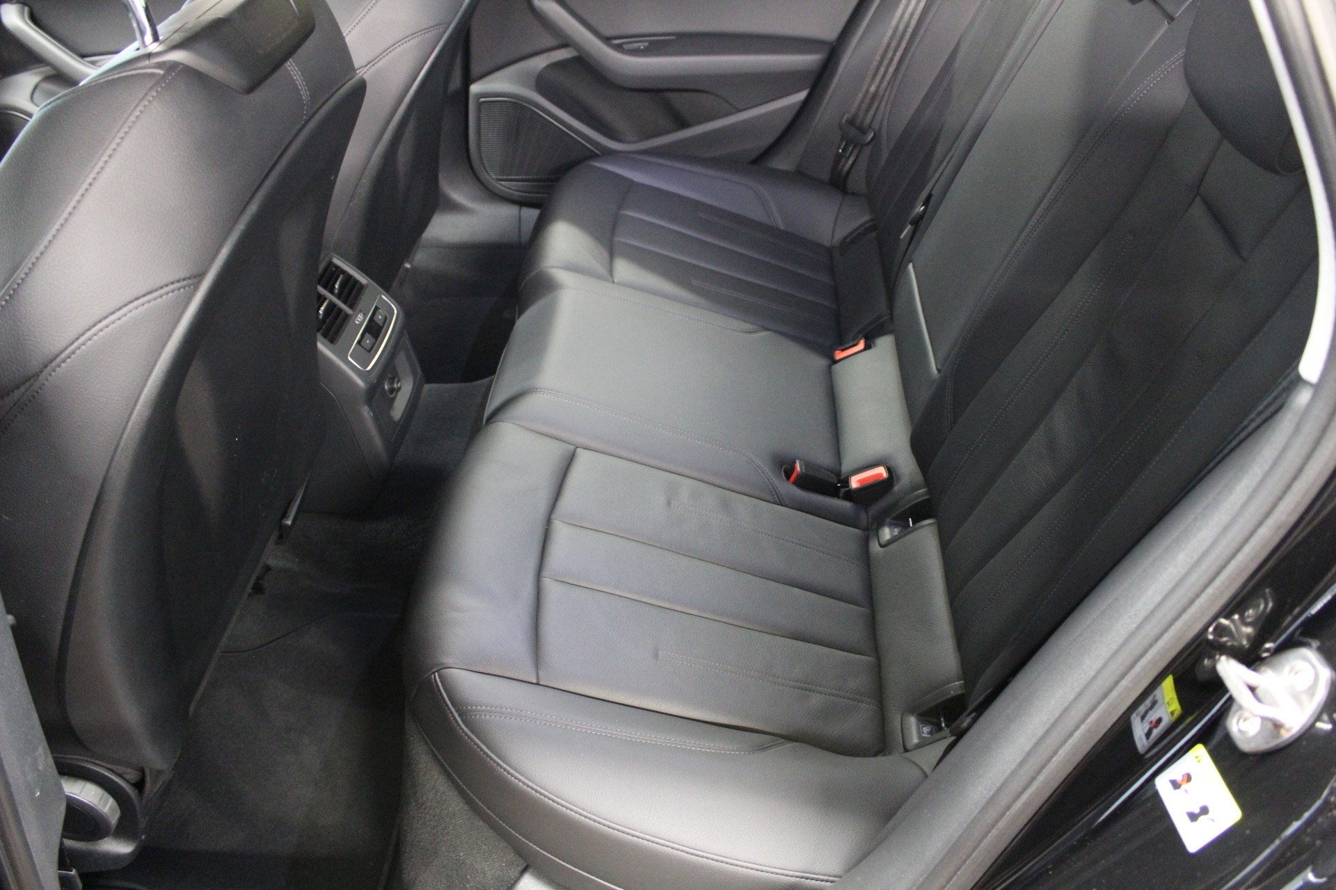 AUDI A4 Avant 2.0 TFSI Sport quattro S-tronic-image-10