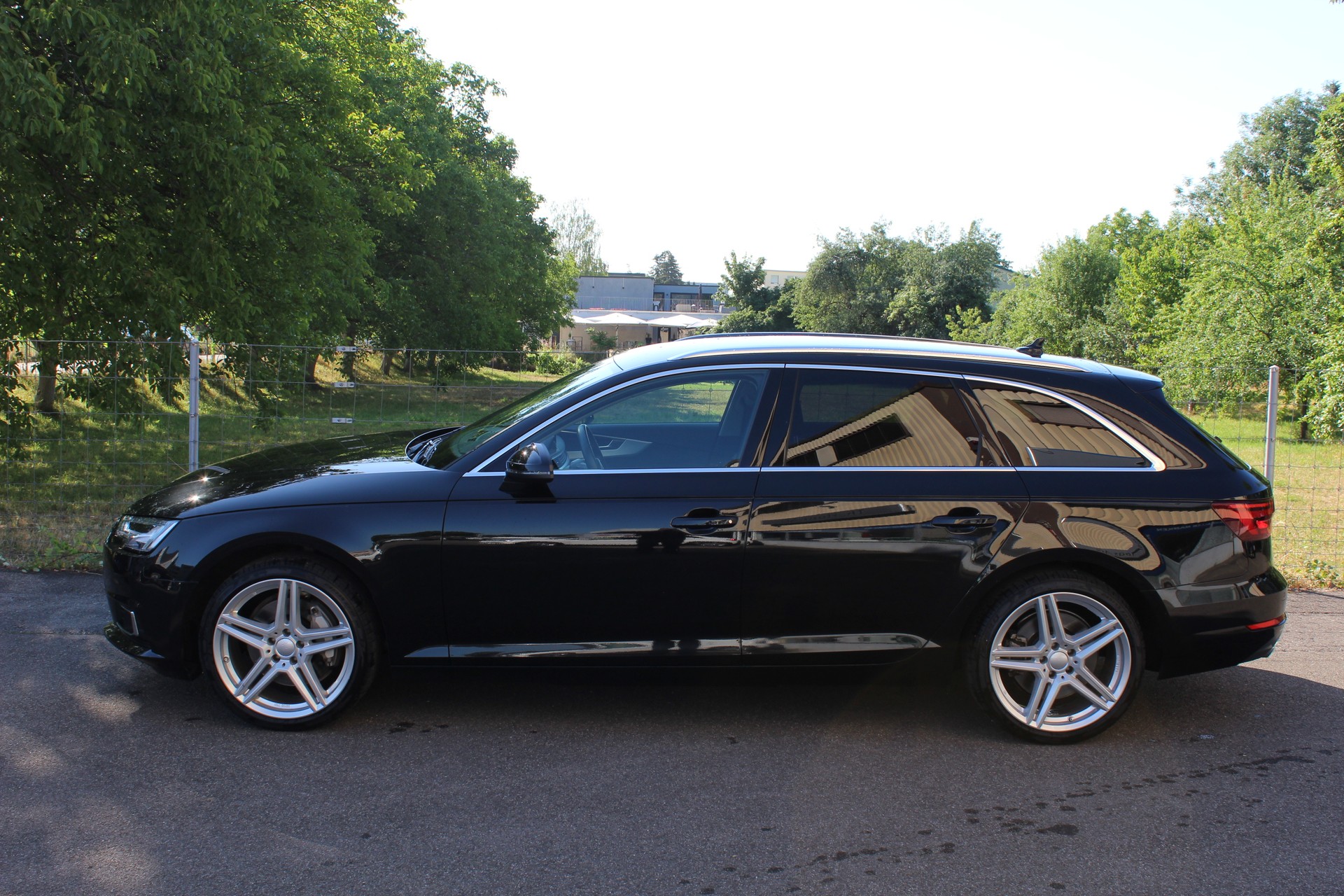 AUDI A4 Avant 2.0 TFSI Sport quattro S-tronic-image-2