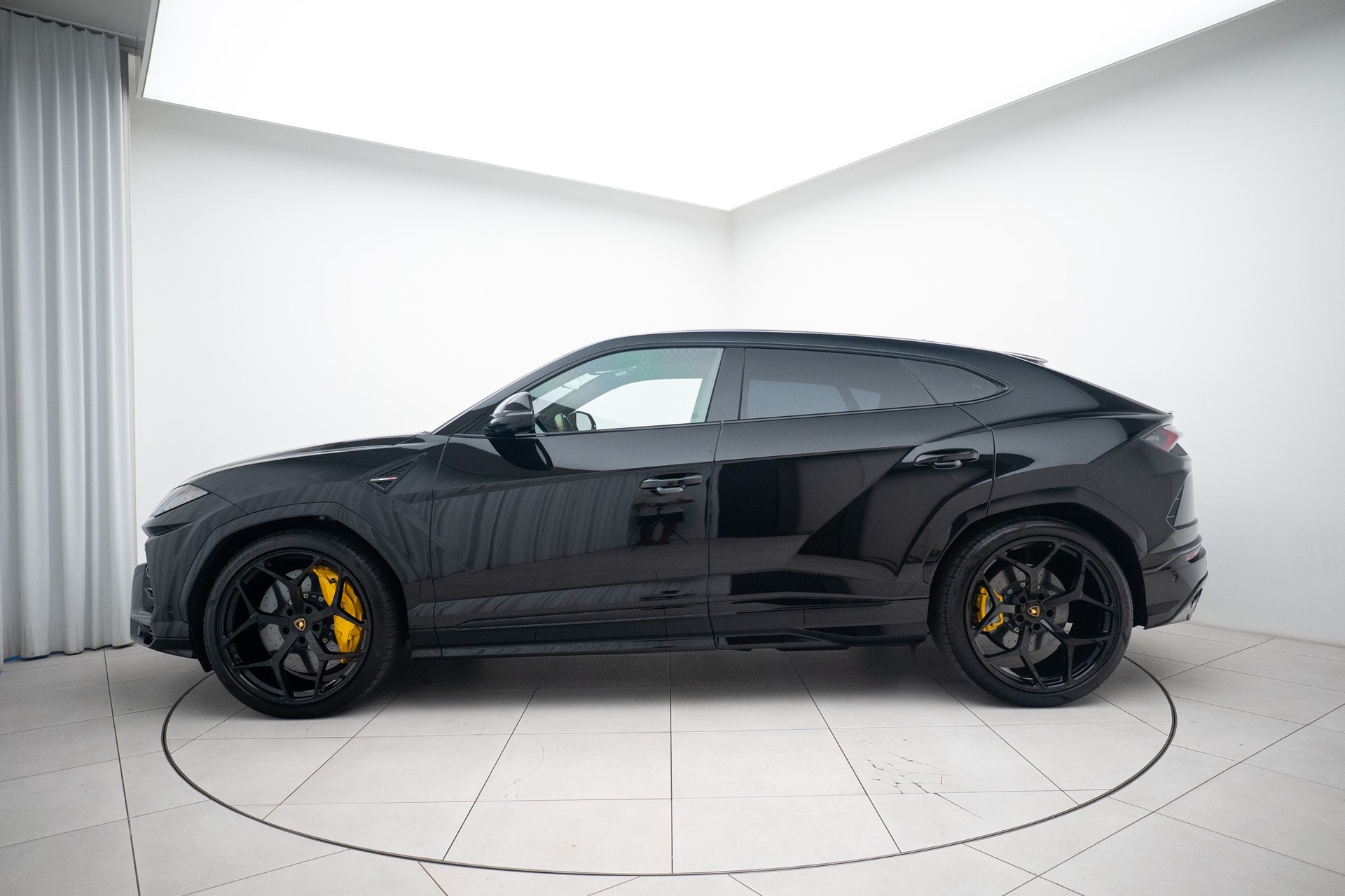 LAMBORGHINI Urus E-Gear HIrsch Performance-image-2