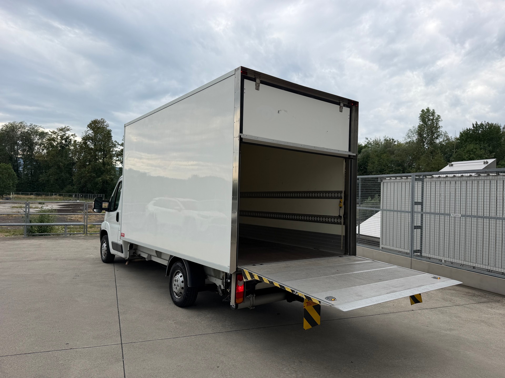 PEUGEOT Boxer 2.2 HDI 335 L4-image-17