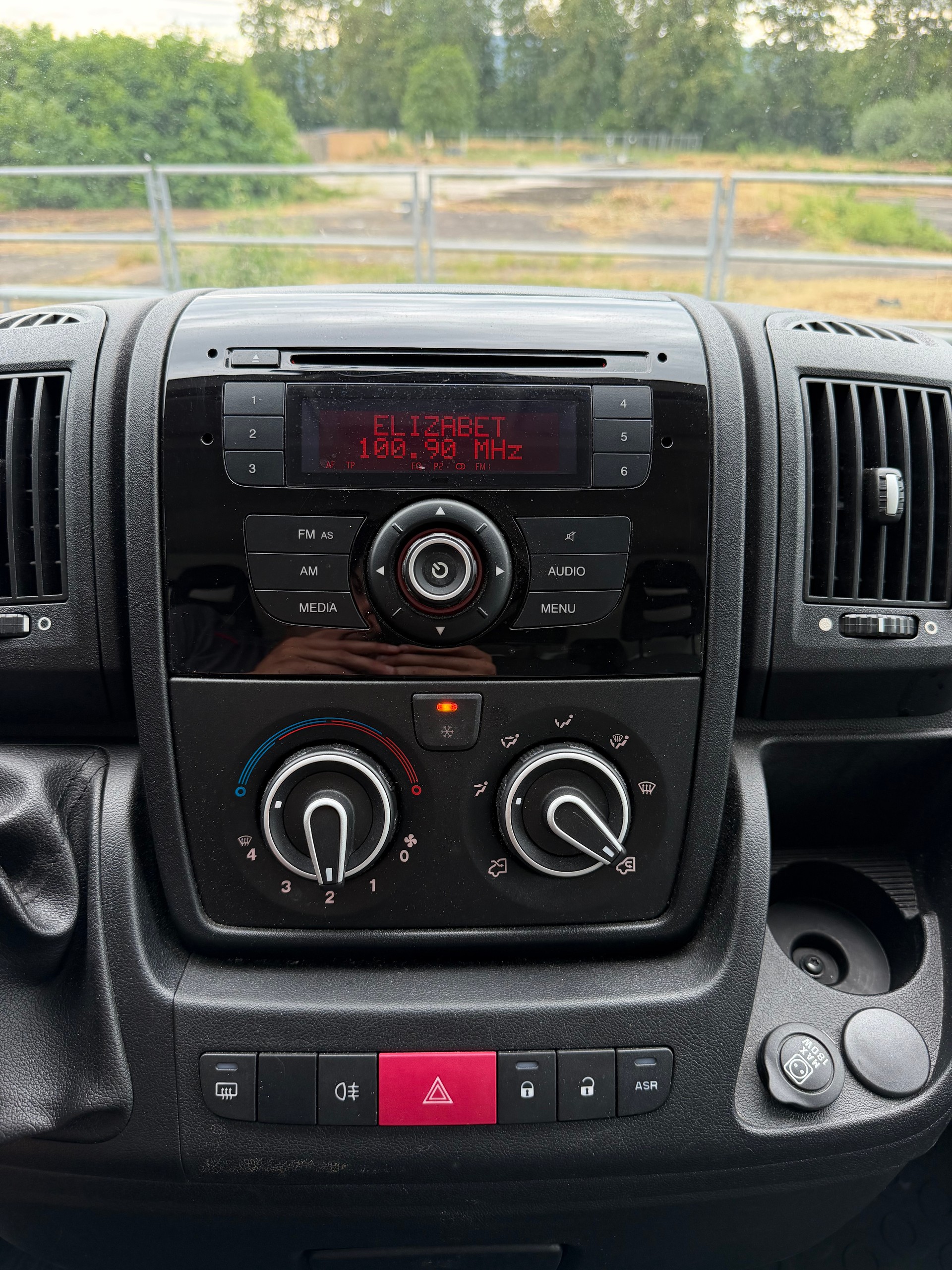 PEUGEOT Boxer 2.2 HDI 335 L4-image-12