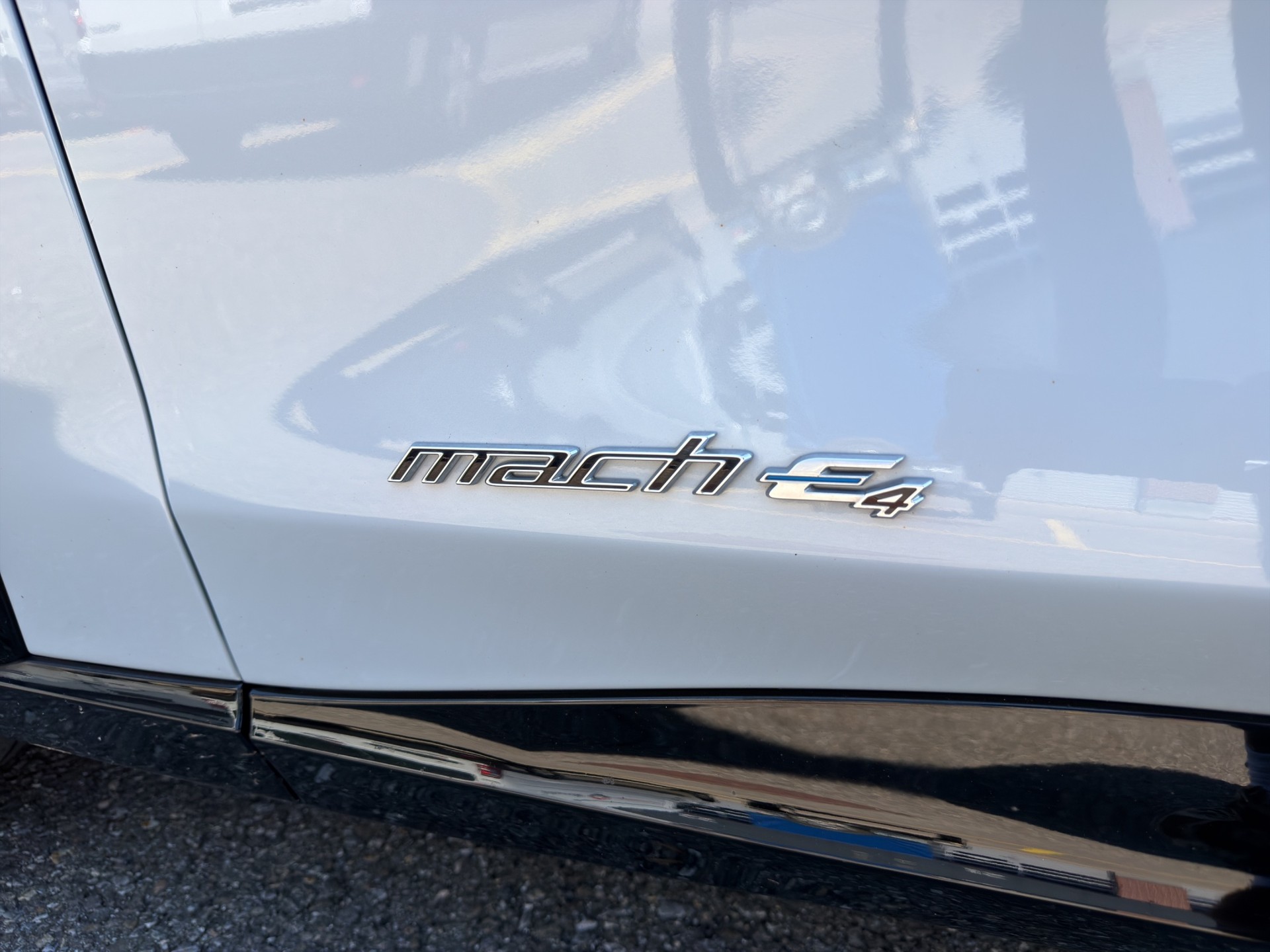 FORD Mustang MACH-E AWD 72.6 kWh-image-22