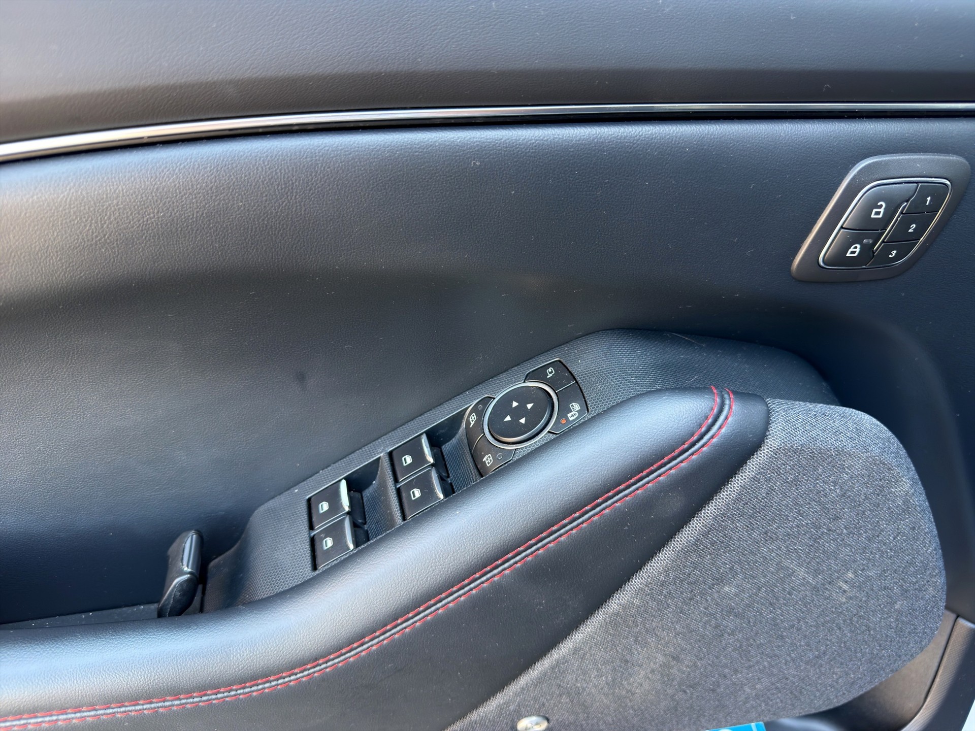 FORD Mustang MACH-E AWD 72.6 kWh-image-21