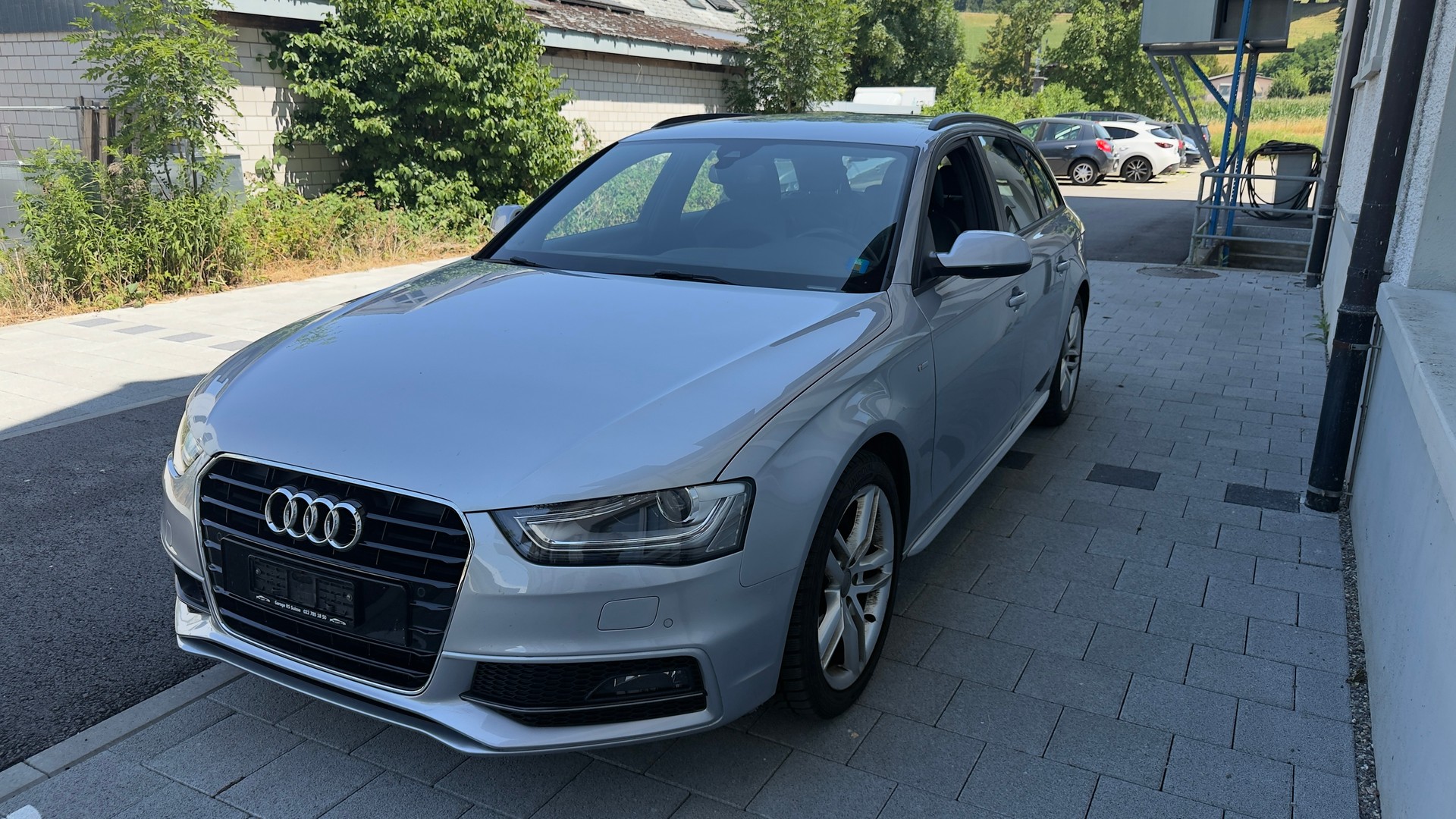 AUDI A4 Avant 2.0 TDI Attraction-image-1