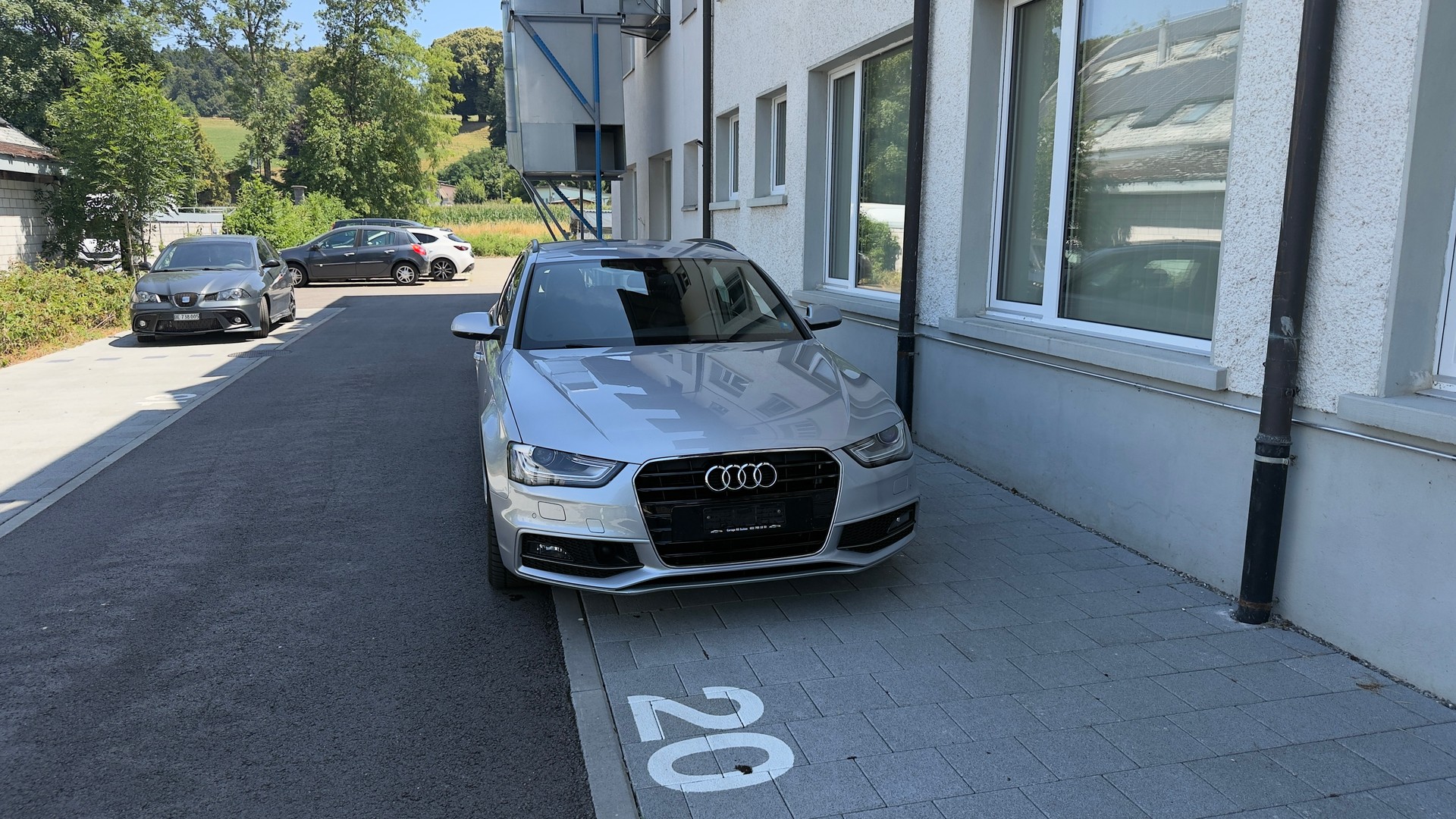 AUDI A4 Avant 2.0 TDI Attraction-image-7