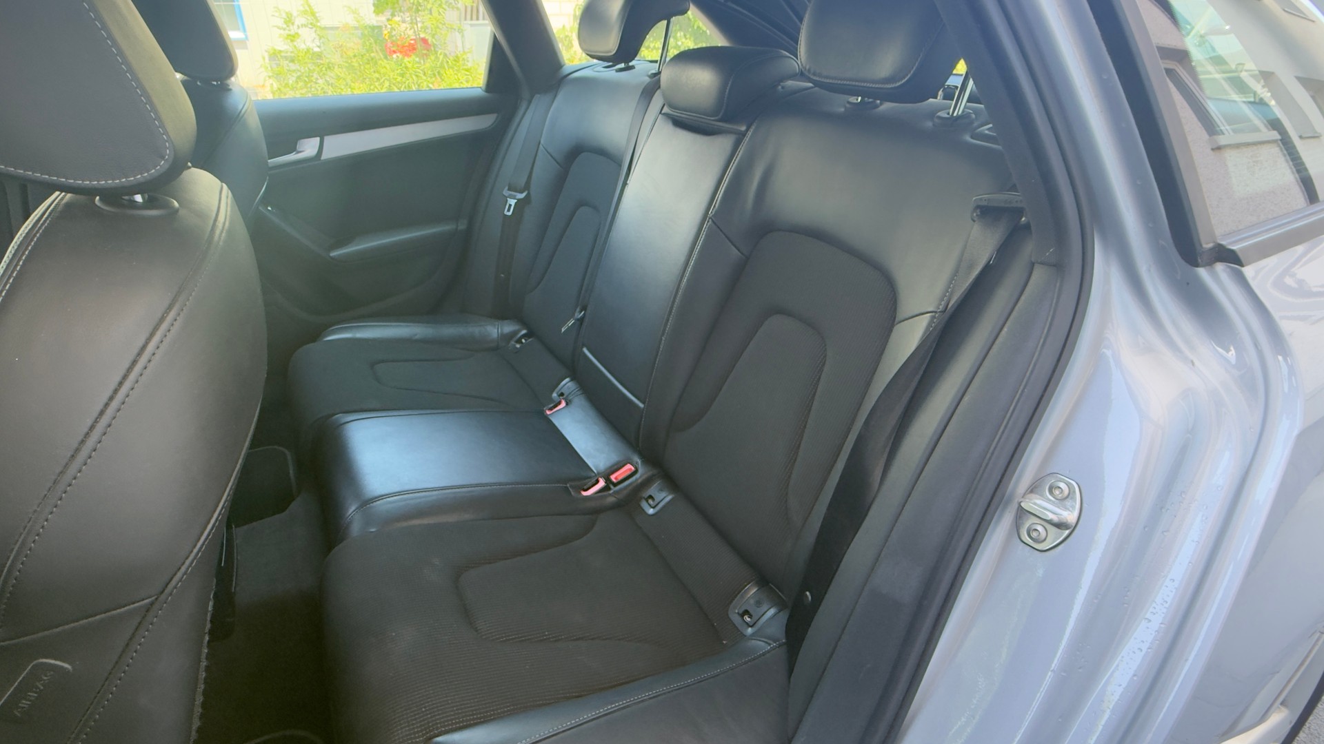 AUDI A4 Avant 2.0 TDI Attraction-image-13