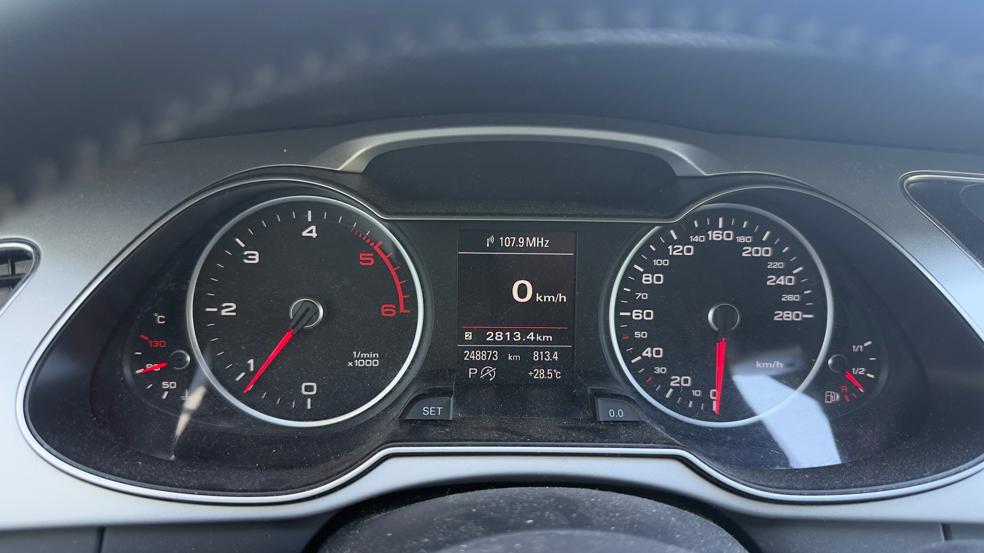 AUDI A4 Avant 2.0 TDI Attraction-image-9