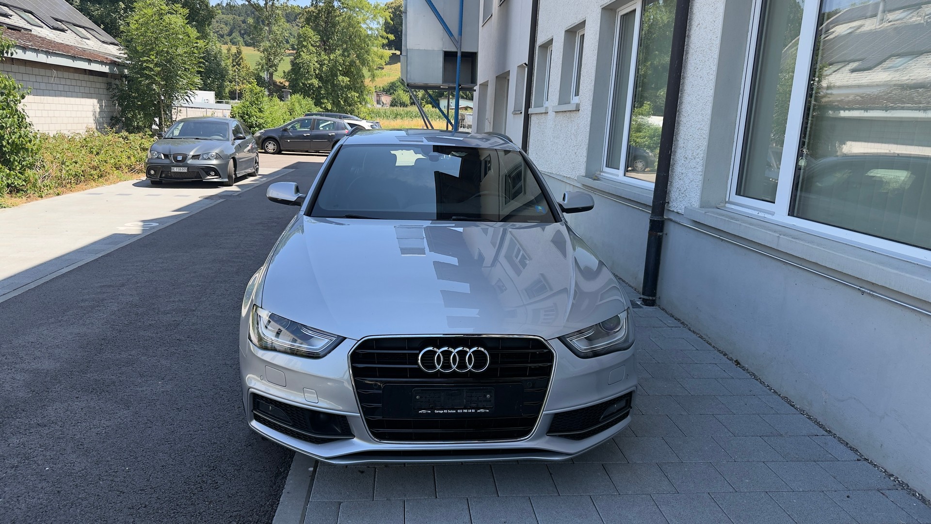 AUDI A4 Avant 2.0 TDI Attraction-image-0