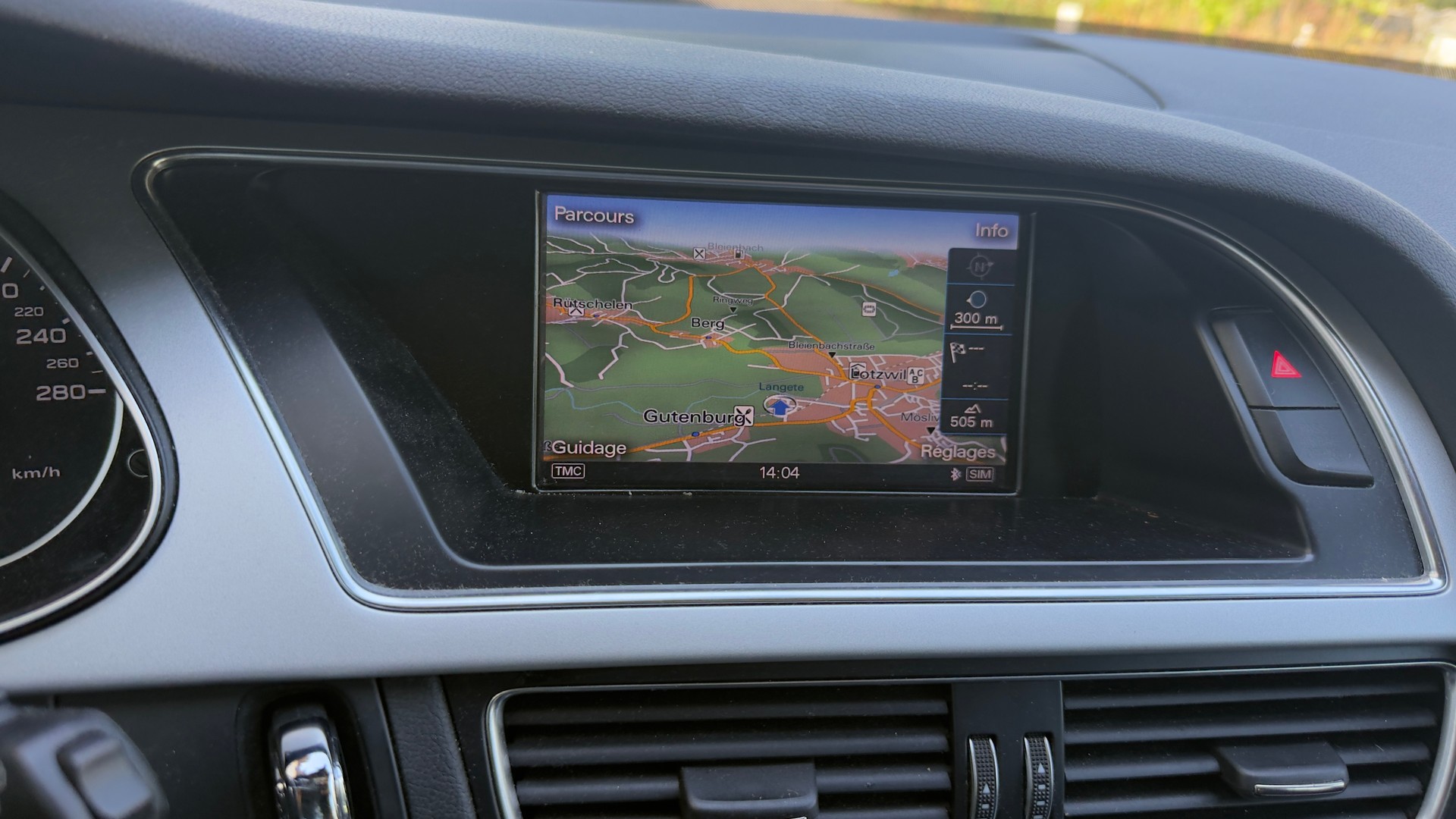 AUDI A4 Avant 2.0 TDI Attraction-image-10
