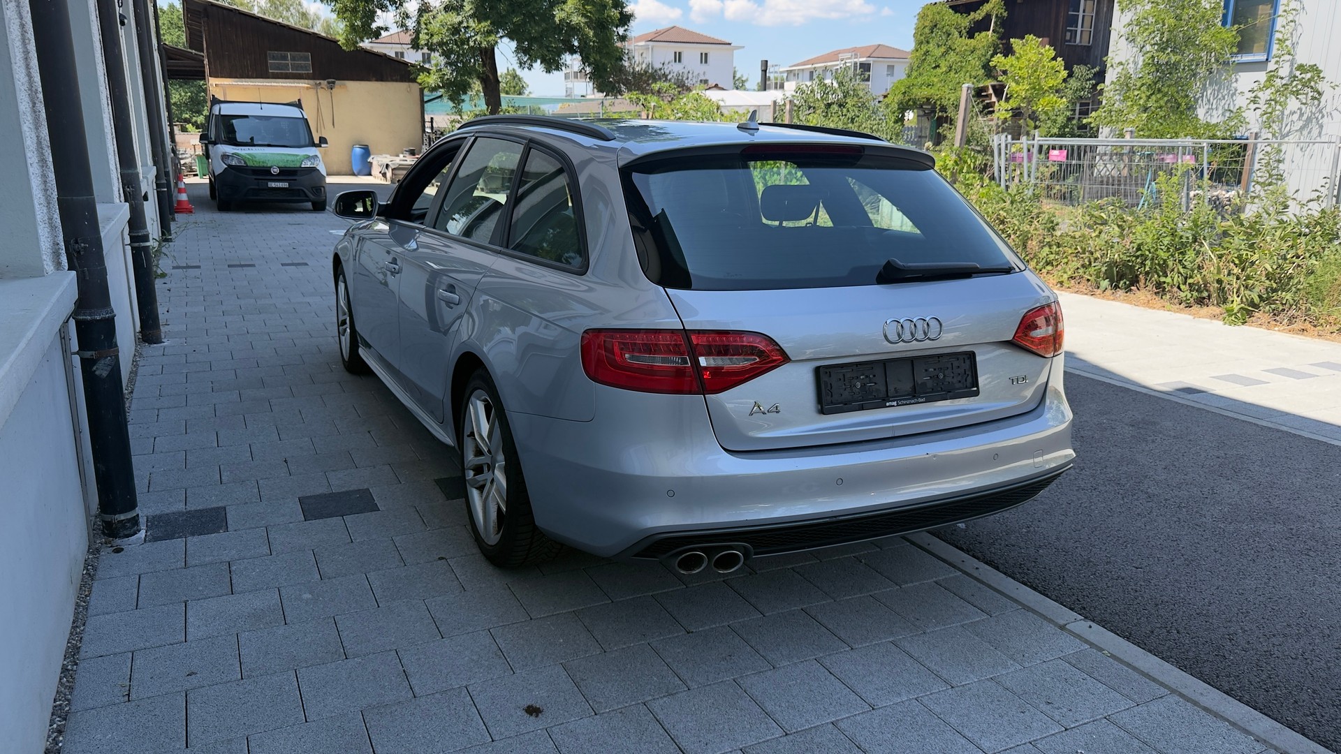 AUDI A4 Avant 2.0 TDI Attraction-image-4