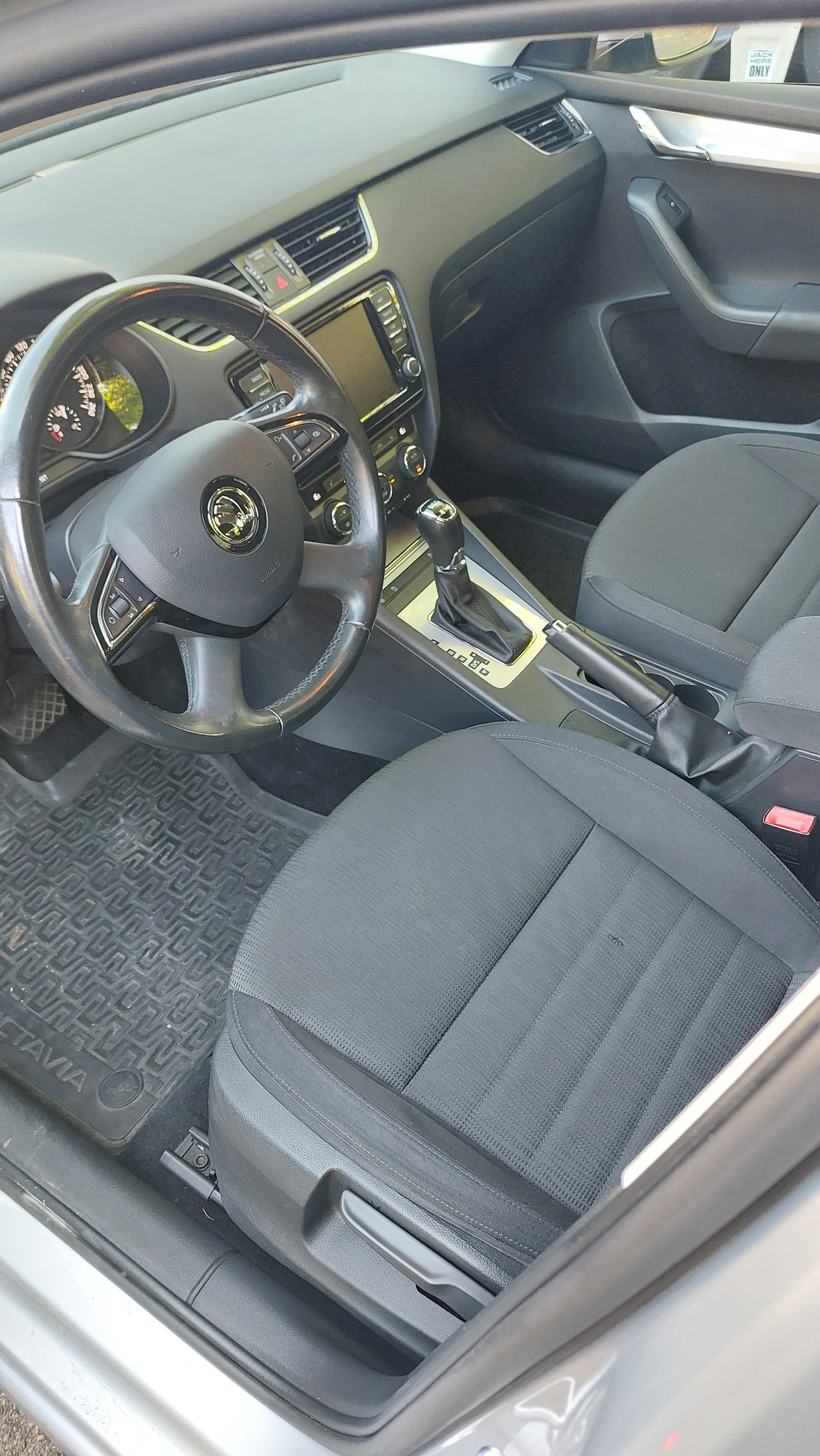 SKODA Octavia Combi 1.8 TSI Elegance 4x4 DSG-image-10