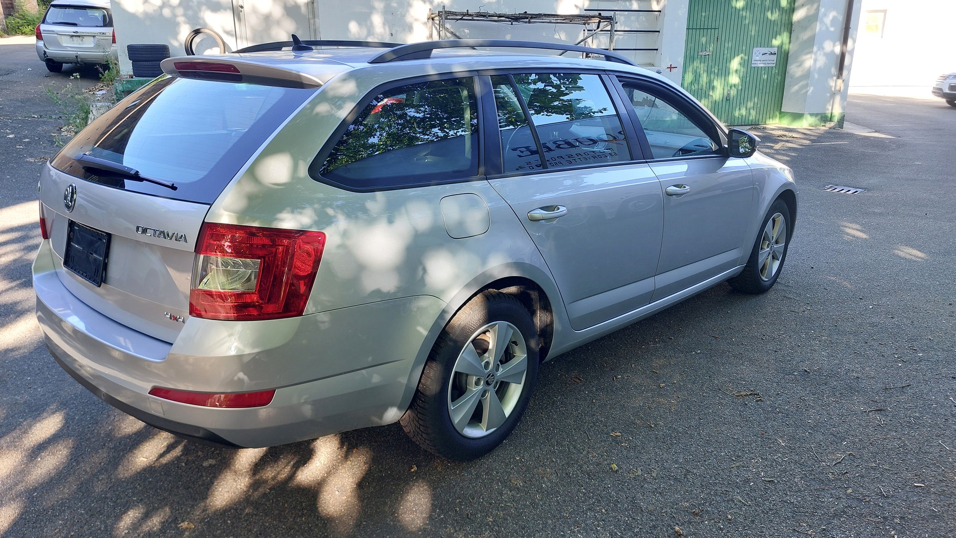 SKODA Octavia Combi 1.8 TSI Elegance 4x4 DSG-image-4