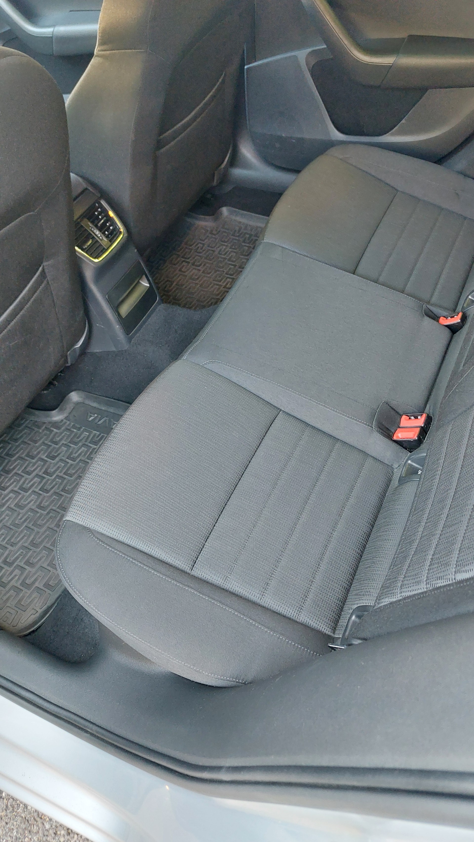 SKODA Octavia Combi 1.8 TSI Elegance 4x4 DSG-image-11