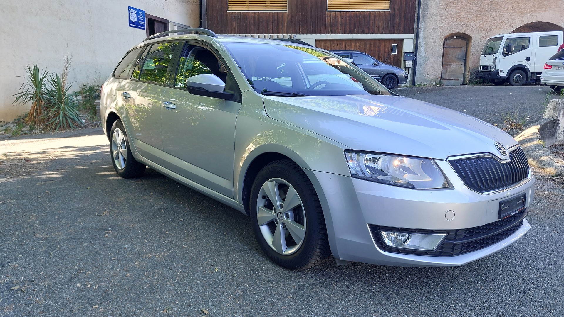 SKODA Octavia Combi 1.8 TSI Elegance 4x4 DSG-image-2