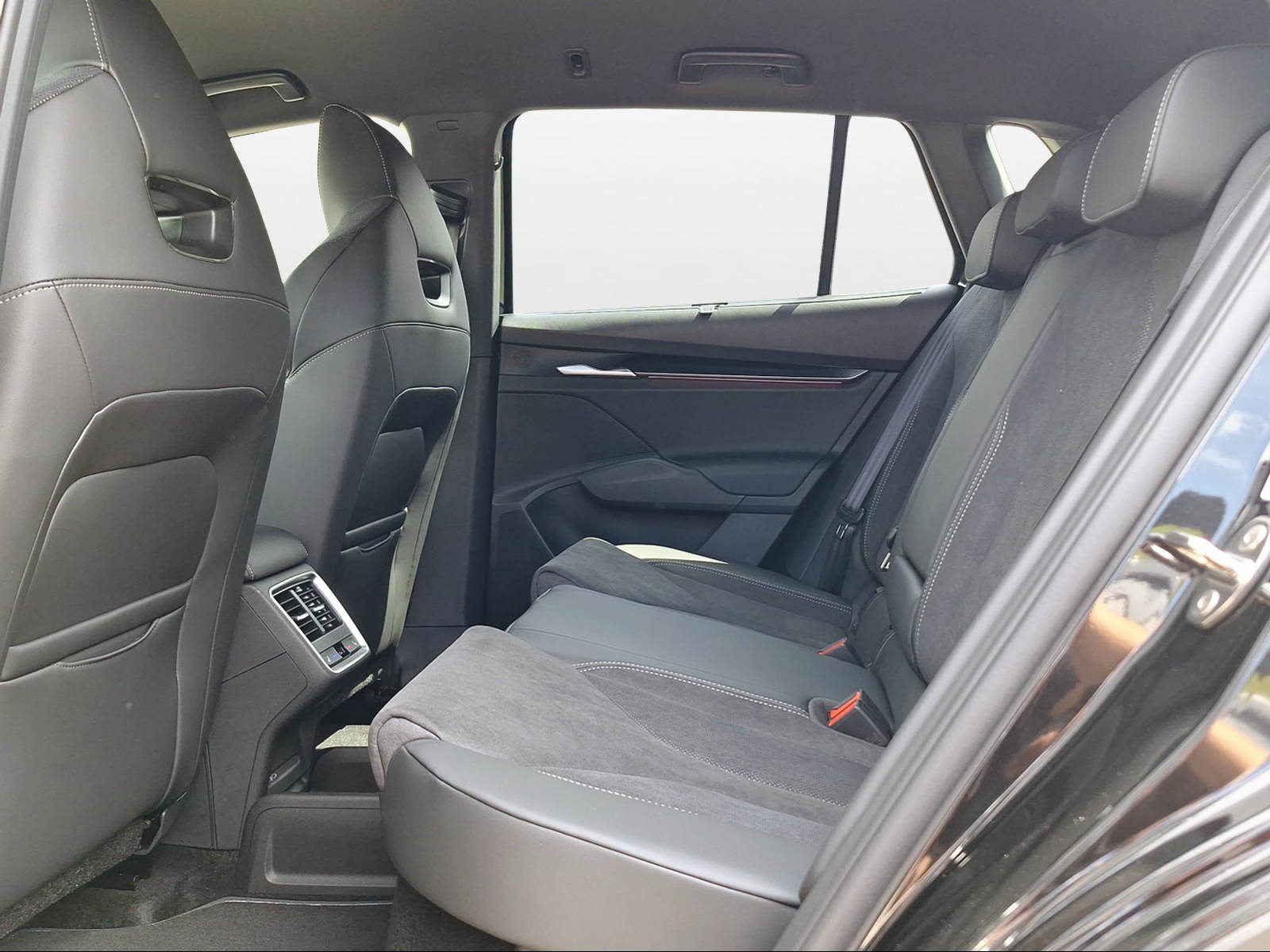 SKODA Elroq 85x Sportline 4x4-image-10