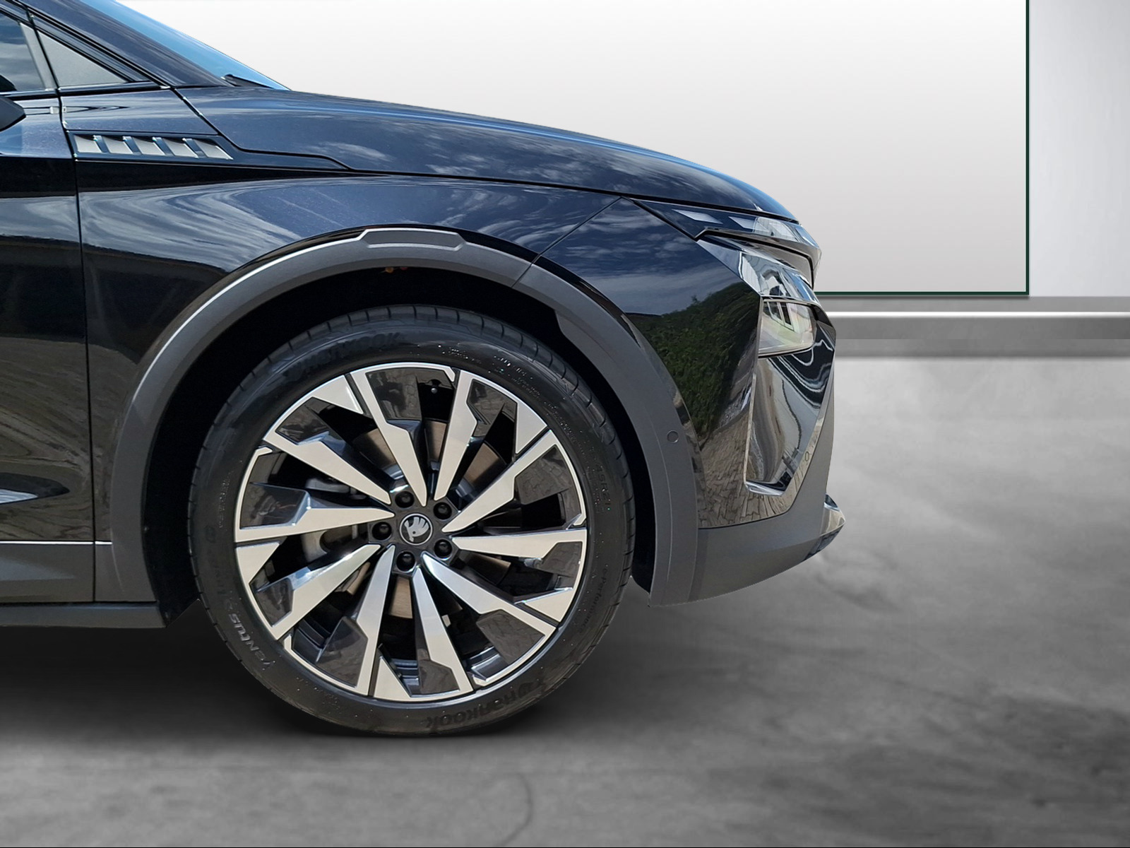 SKODA Elroq 85x Sportline 4x4-image-14