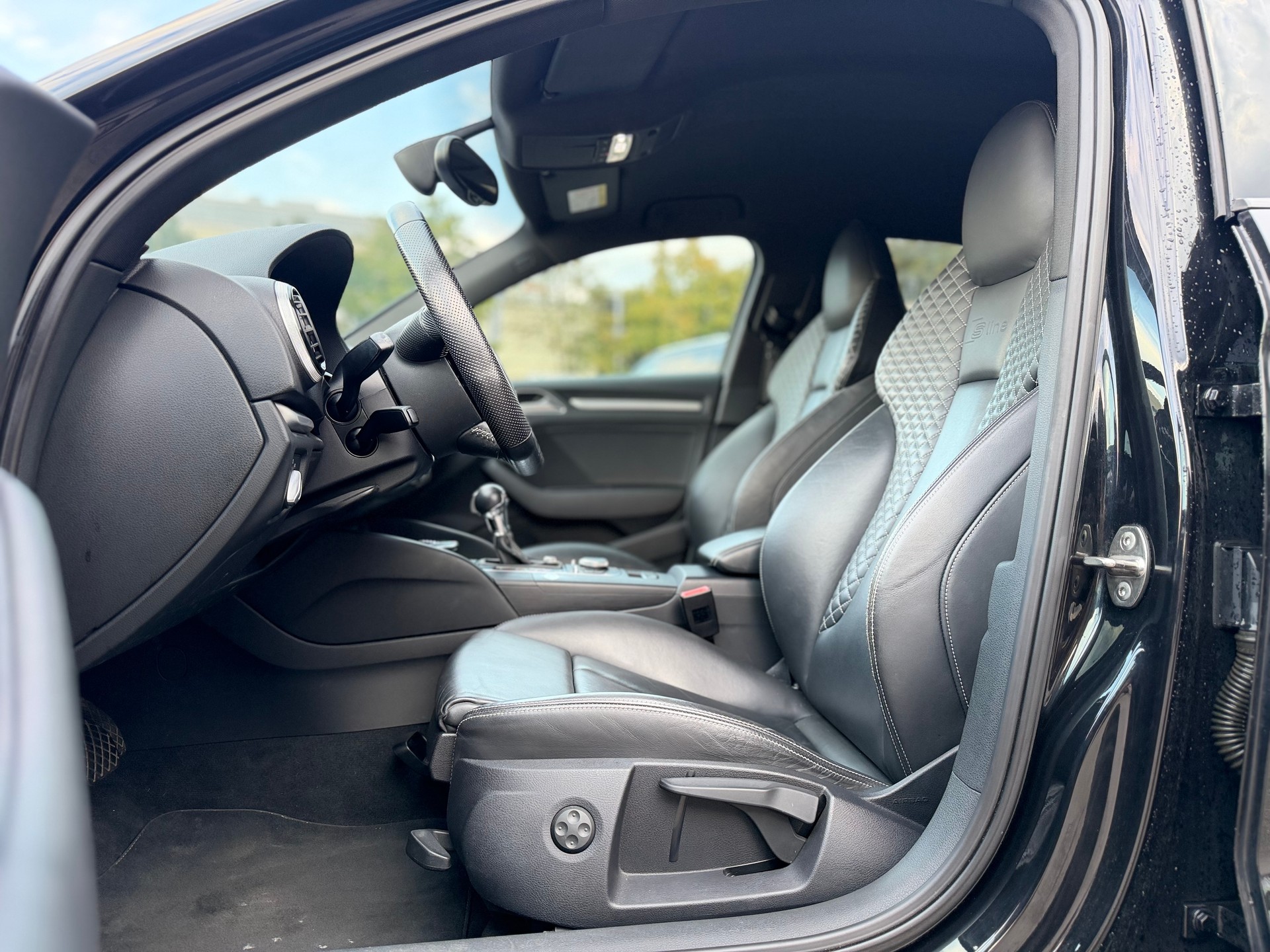 AUDI A3 Limousine 1.8 TFSI Ambition quattro S-tronic-image-12