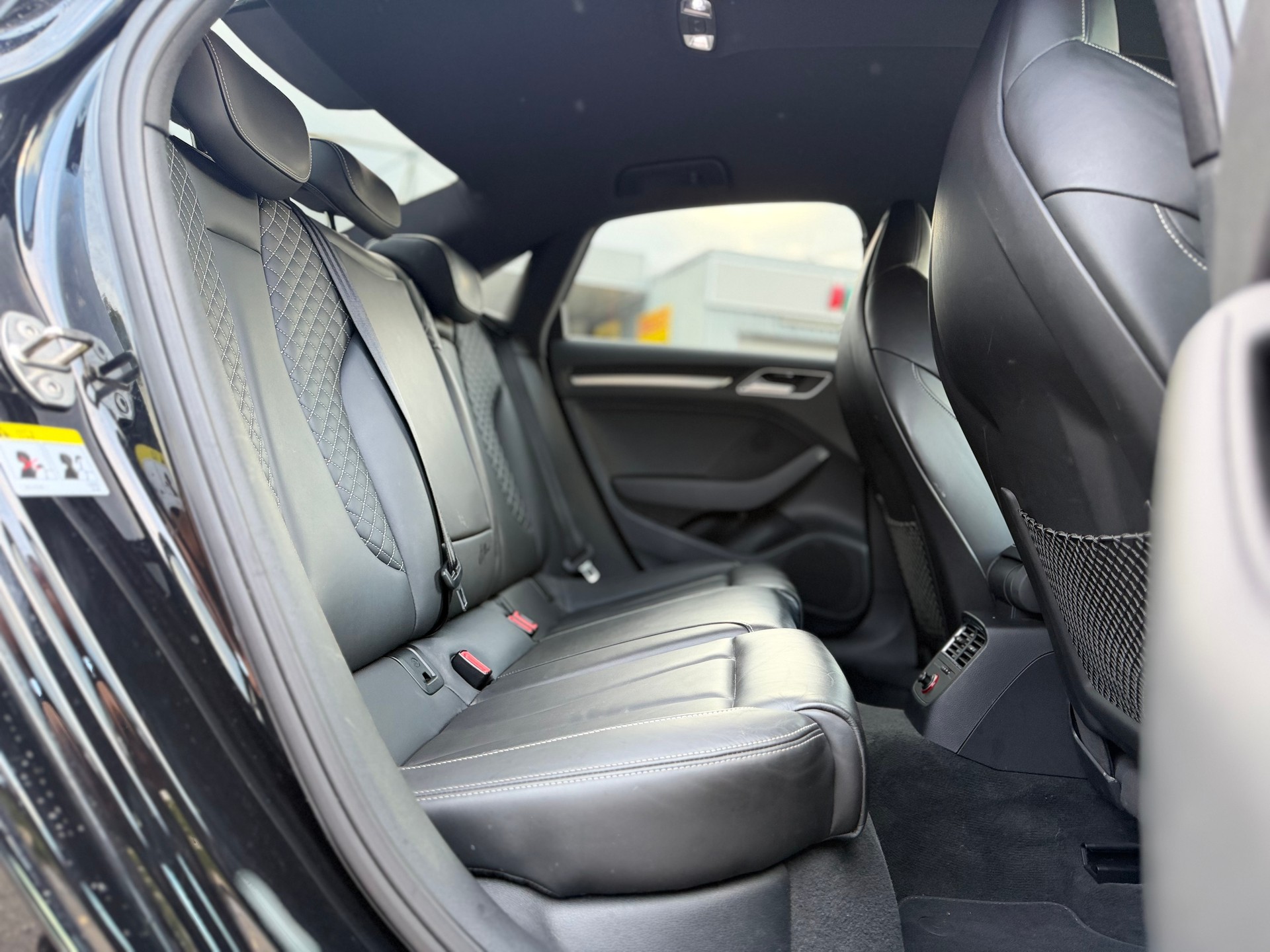 AUDI A3 Limousine 1.8 TFSI Ambition quattro S-tronic-image-15